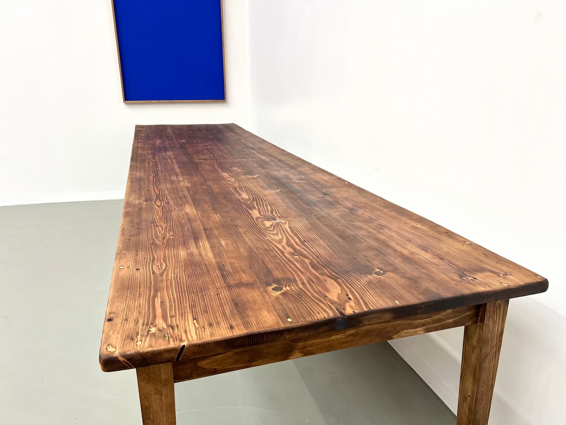 Très grande table de ferme en pin massif, années 1950 en vente 8