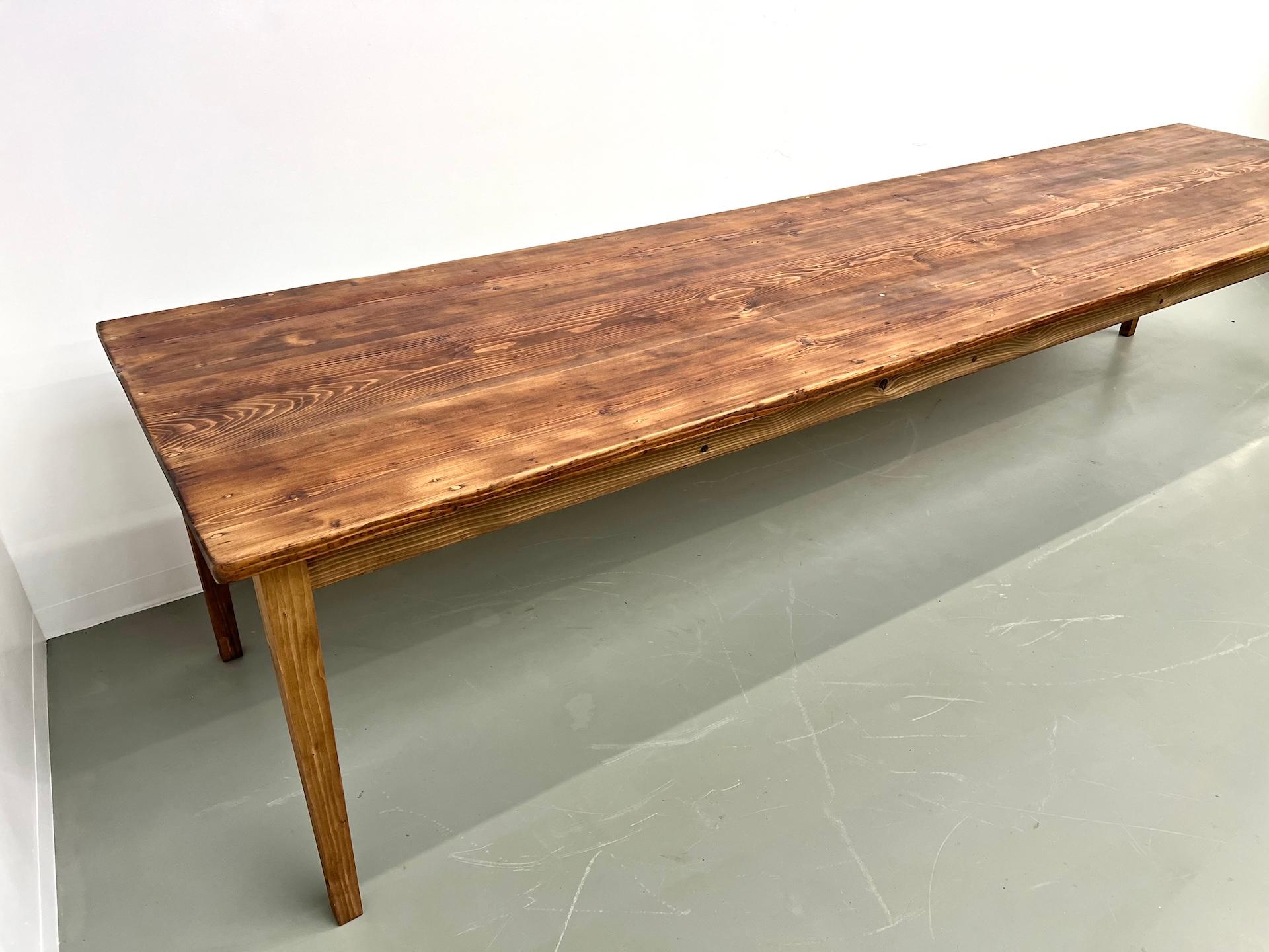 Très grande table de ferme en pin massif, années 1950 en vente 2