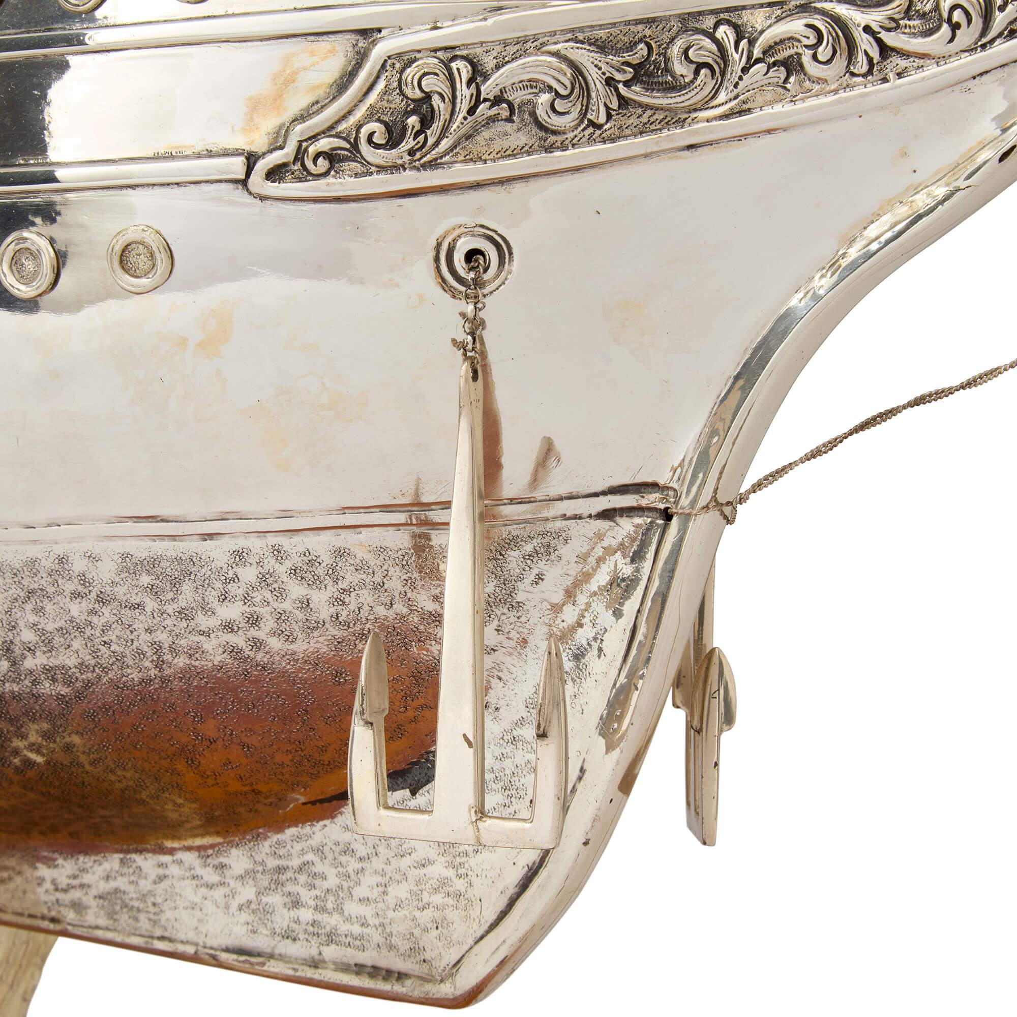 Modelo español muy grande de barco Nef de plata Juan Sebastián Elcano en venta 1