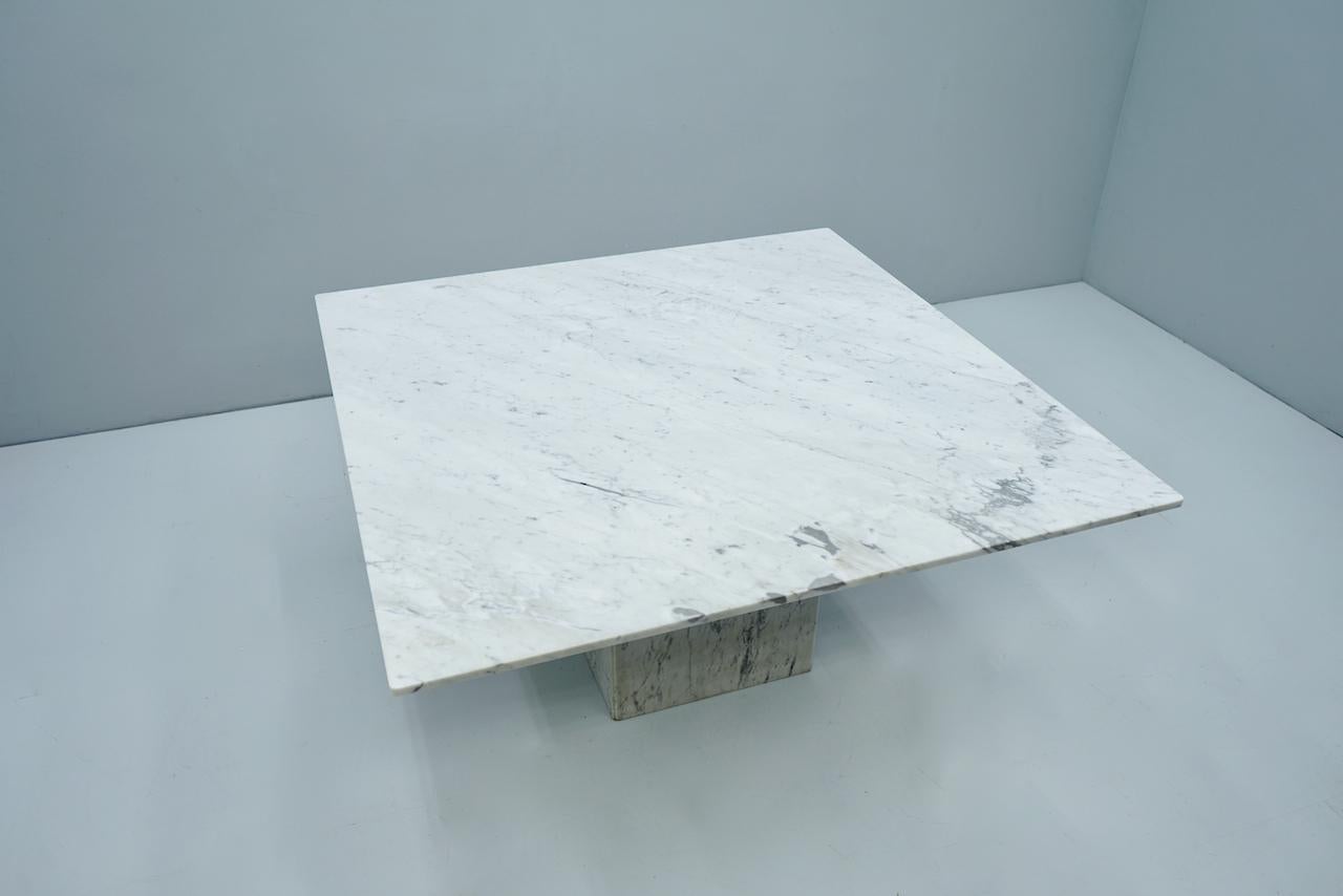 Großer quadratischer Esstisch aus weißem Carrara-Marmor, Italien, 1980er Jahre im Angebot 2