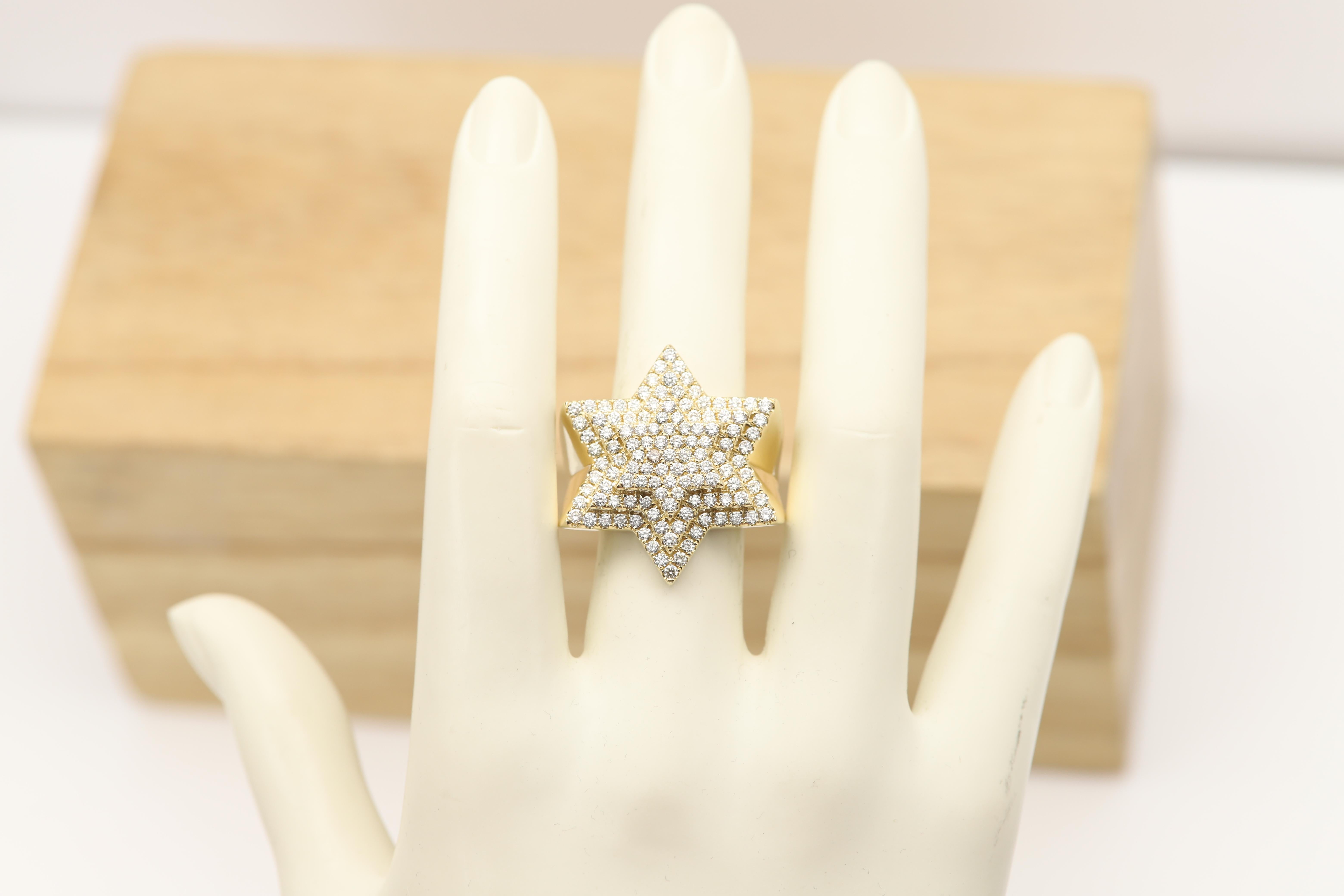 Anello con Stella di David molto grande 4,0 CT di diamanti in oro giallo 14 carati in vendita 1