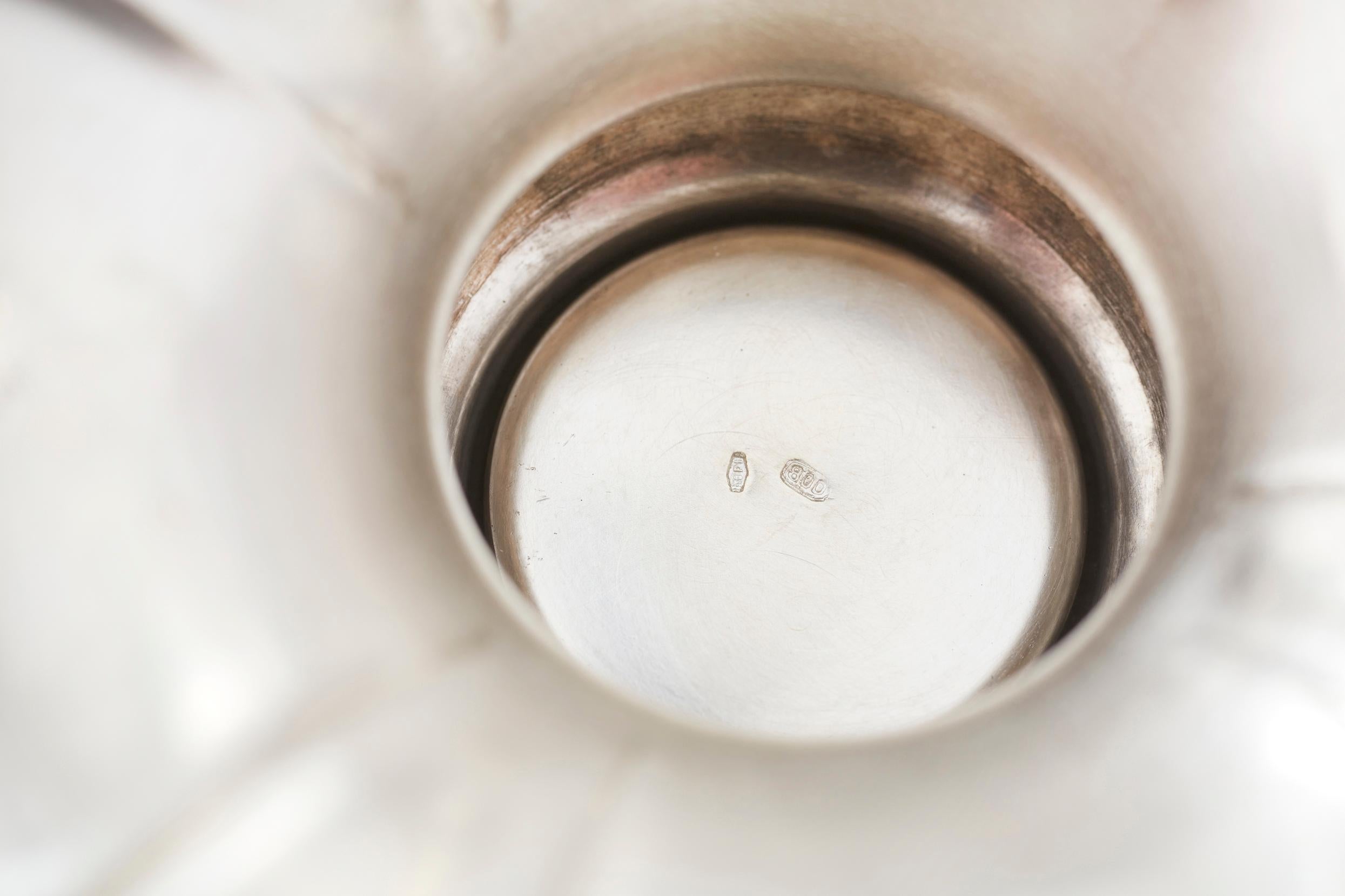 Très grande pièce décorative / Vase en argent sterling en vente 4