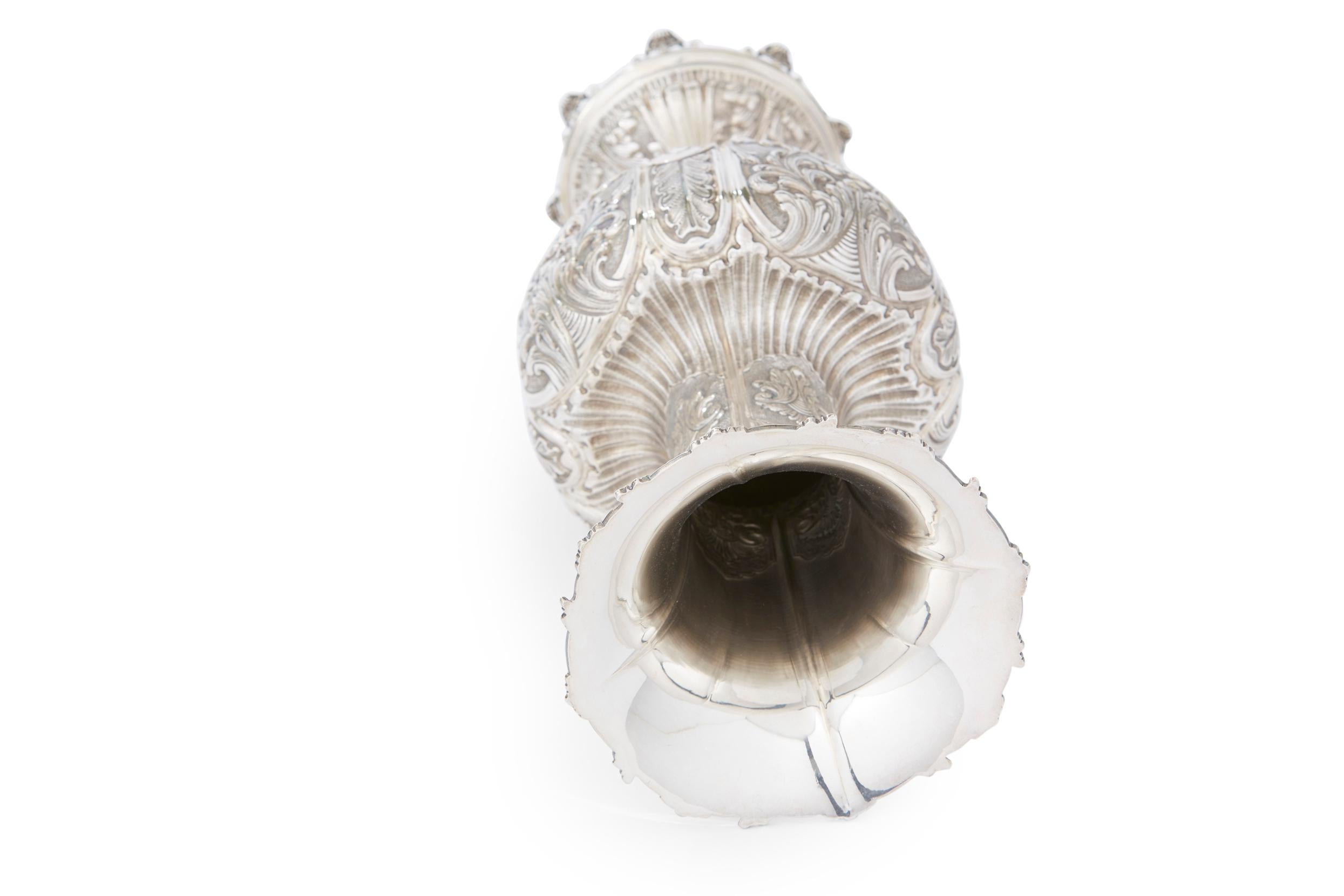 Argent sterling Très grande pièce décorative / Vase en argent sterling en vente