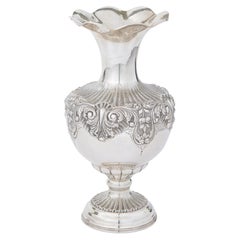 Pieza decorativa / jarrón muy grande de plata de ley