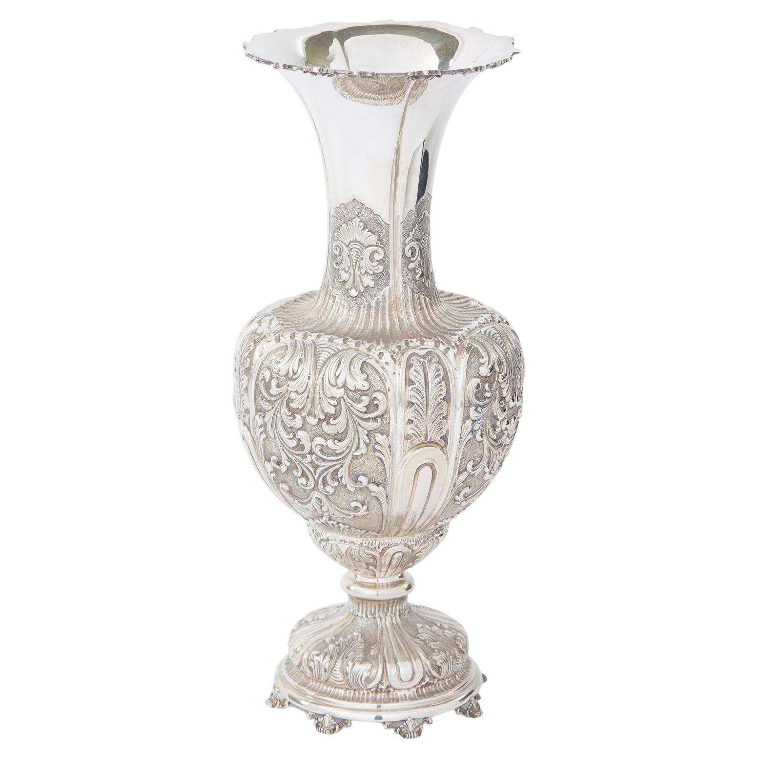 Großes dekoratives Stück aus Sterlingsilber / Vase im Angebot