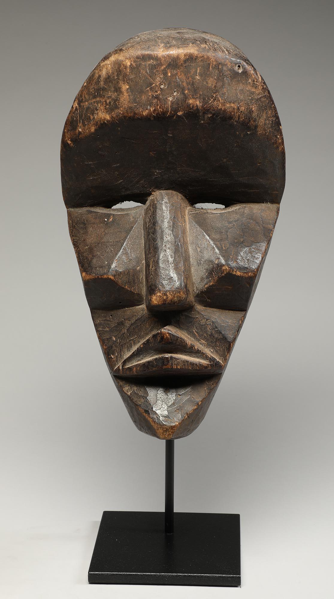A very large old cubist Dan wood mask with strong expressive look, angular cheeks, with powerfully carved mouth. Created early 20th century by the Dan People of Liberia and Cote d'Ivoire. Ex old estate in Washington DC, ex private collection So.