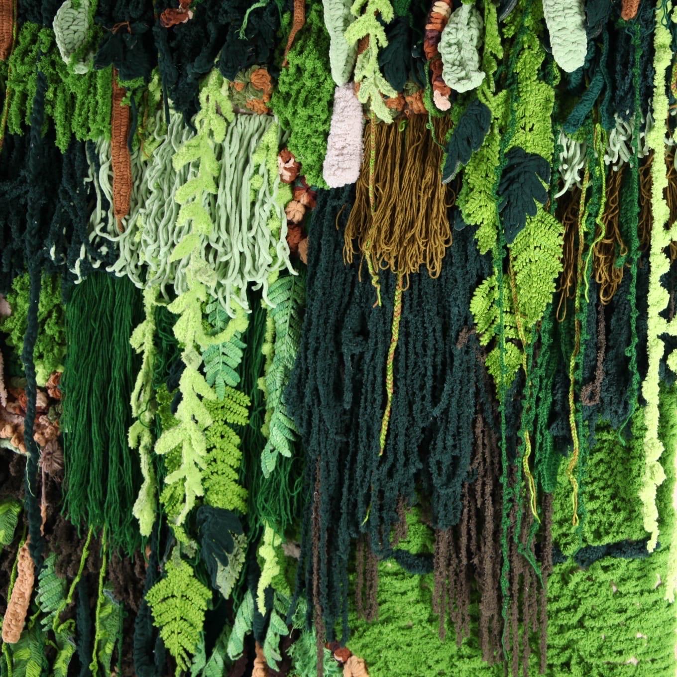 Amazing very large tapestry representing a vegetal wall.
Different textiles, different techniques of broderies, lots of textures and shapes. High quality work.
Very decorative piece in excellent condition.

