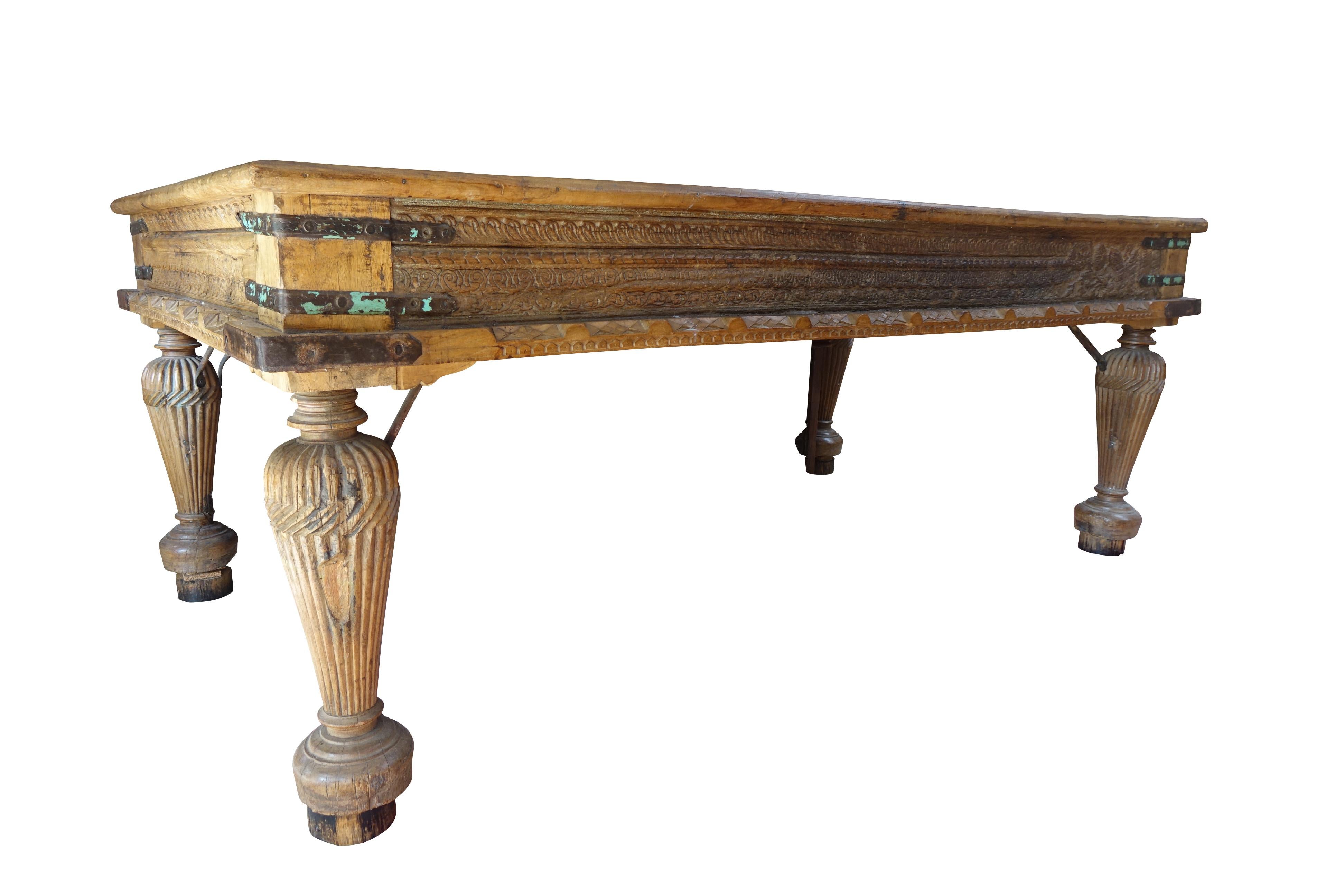 Indien Très grande table console de palais indien en teck, 19ème siècle en vente