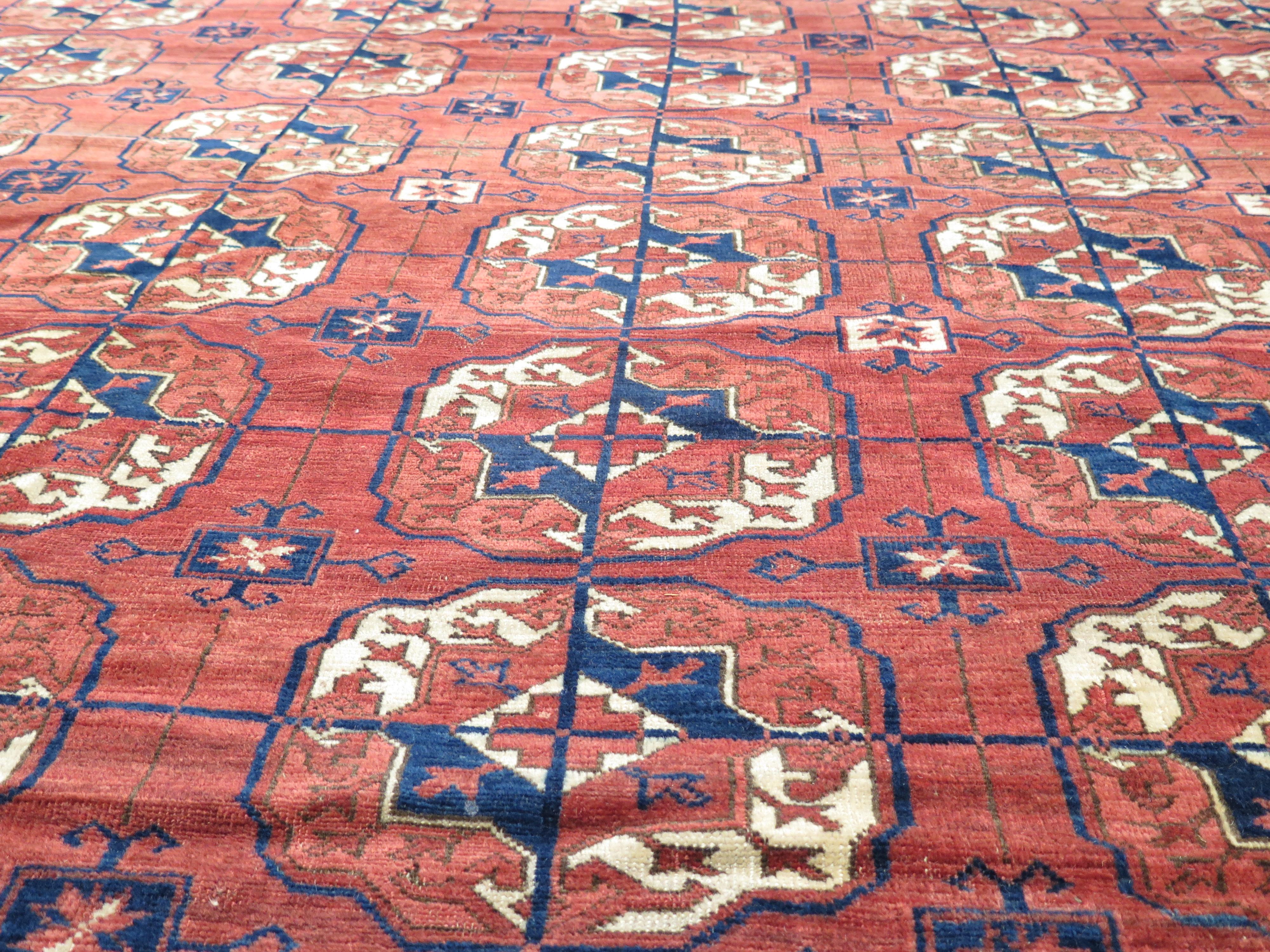 Tekke carpets are instantly recognizable for their distinctive stamped elephant foot patterns, even more so the early pieces, well known for their bold, visually arresting drawings. Produced by the weavers of the Tekke tribes of Central Asia, Tekke