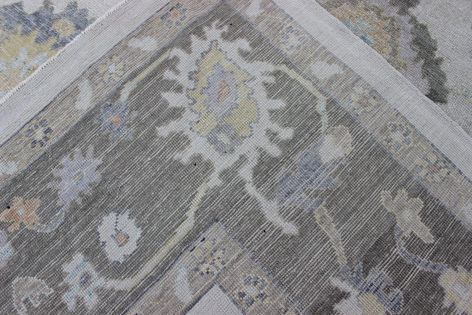Very Large Turkish Oushak Rug with Neutral Color Palette and All-Over Design For Sale 7