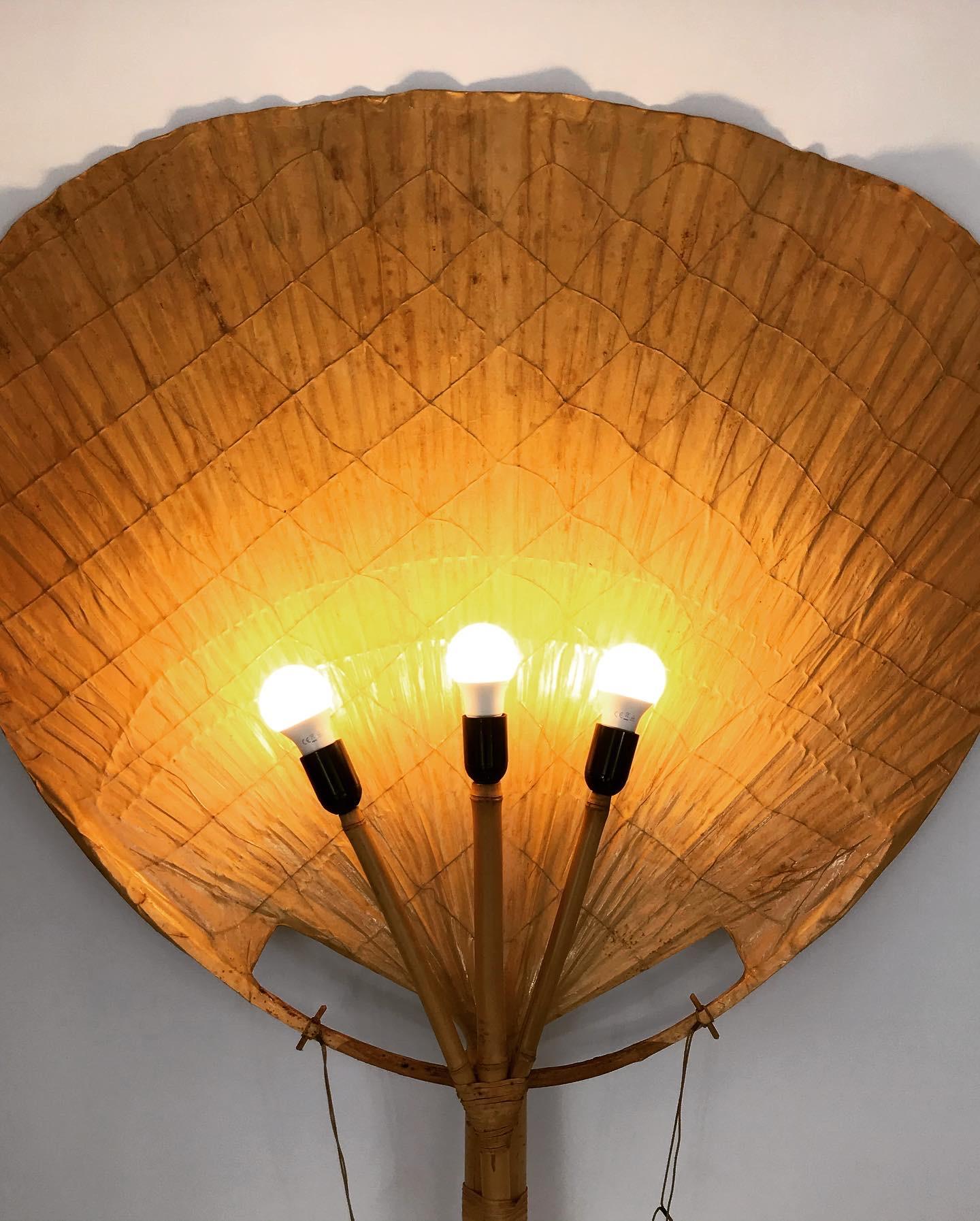 Very Large ‘Uchiwa’ Floor Lamp by Ingo Maurer, 1977 In Fair Condition For Sale In Saint Ouen, Île-de-France