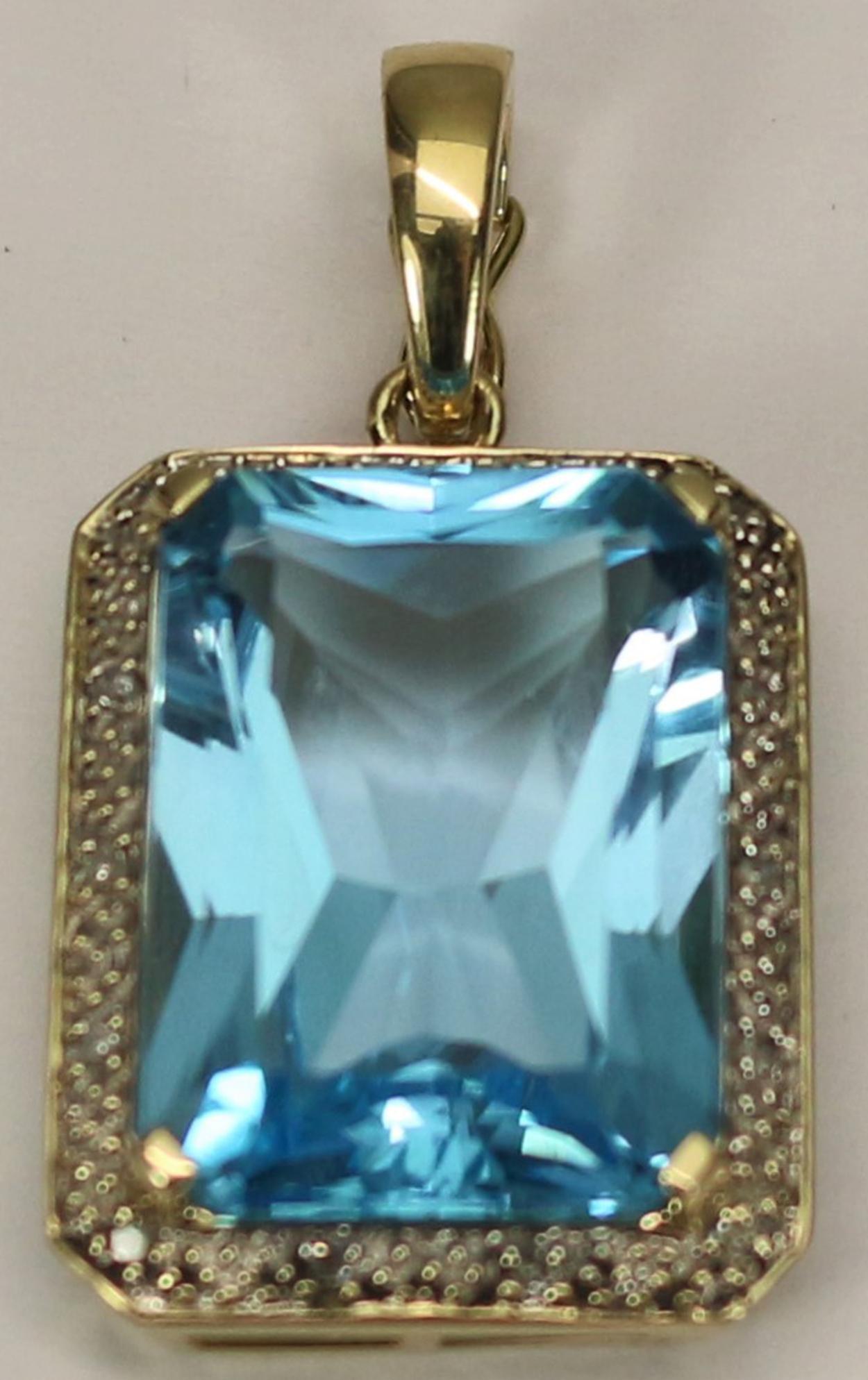 Very Large Vario Clip Pendant 585 White and Yellow Gold, Swiss Blue Topaz In Good Condition For Sale In rijssen, NL