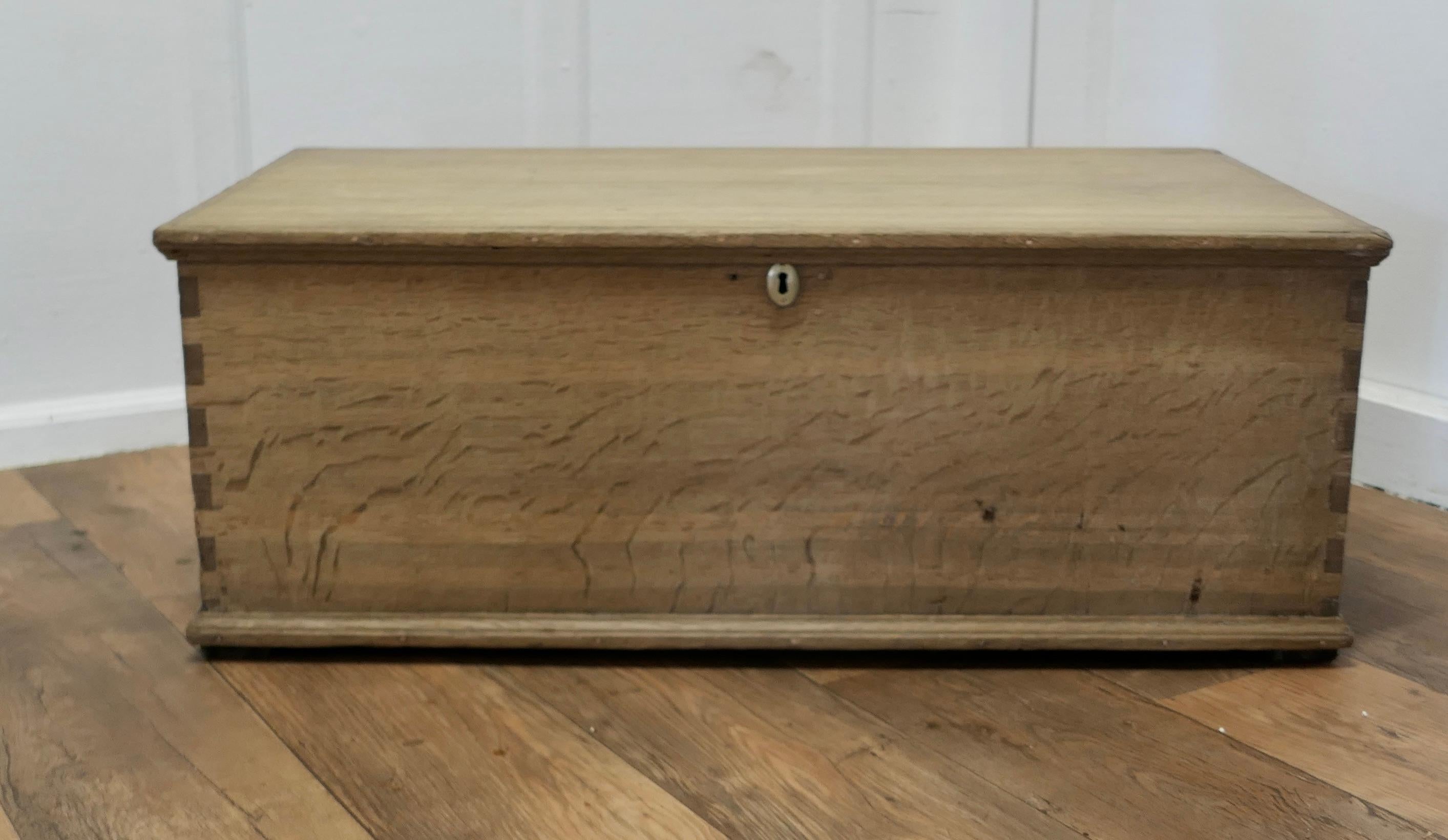 Very Large Victorian Oak Blanket Box, Toy Chest or Coffee Table In Good Condition In Godshill, Isle of Wight