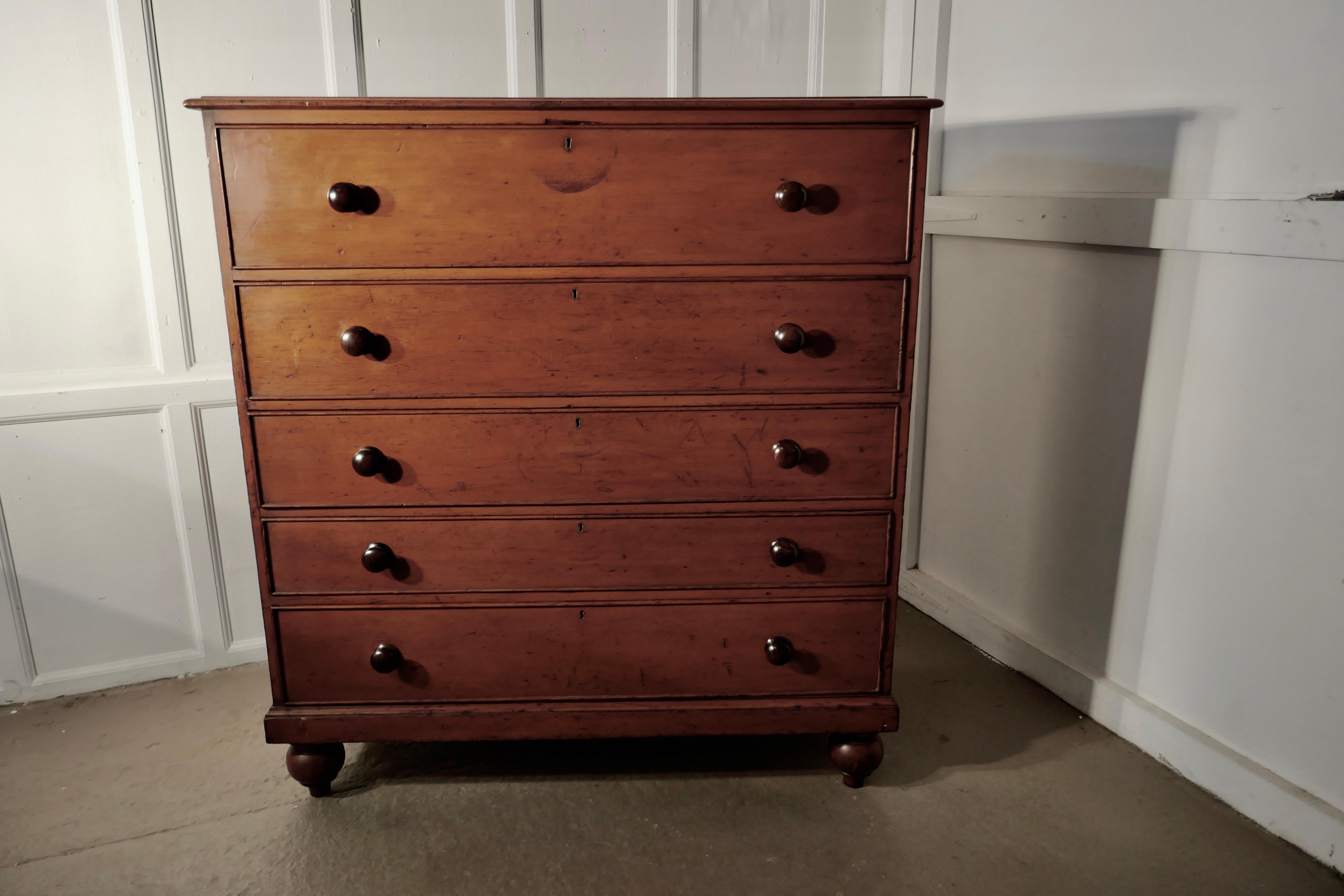 Very large Victorian pine chest of drawers, 5-drawer chest

This is a very unusual and large pine chest of drawers, it comes in its original age darkened finish, it has not been stripped and it has a very unusual drawer combination

The pine