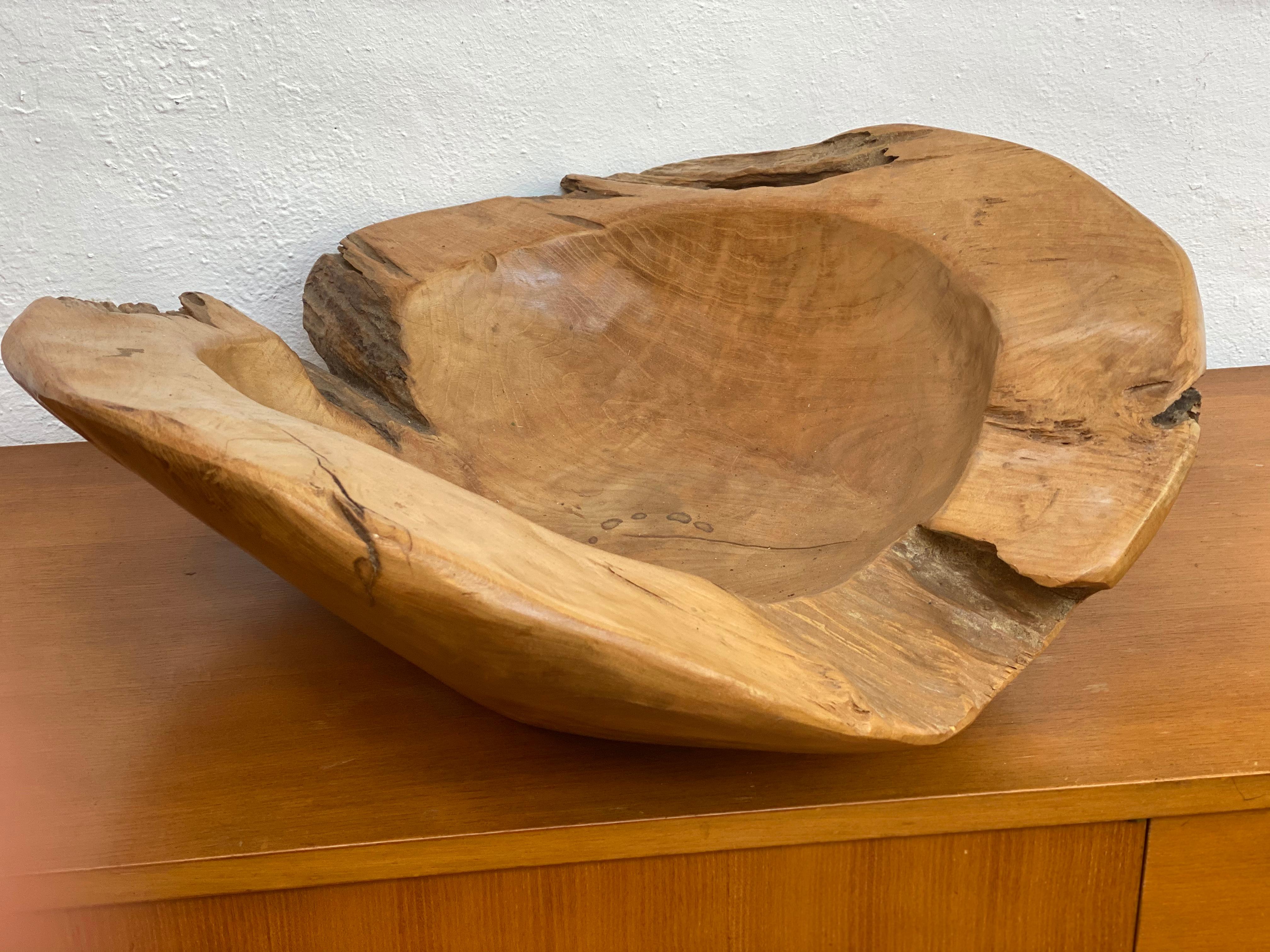 Huge wood bowl vide poche in the style of Noll.