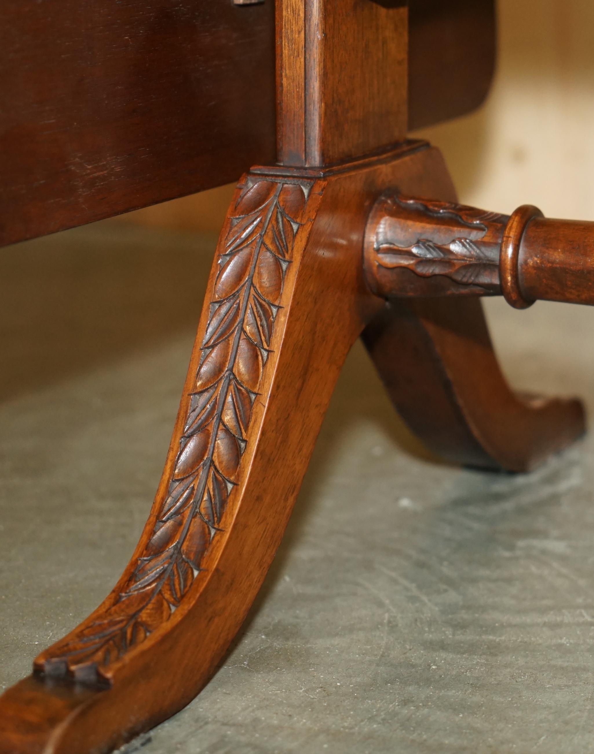 TRÈS GRANDE TABLE À CAFÉ EN CUIR BEVAN FUNNELL À RALLONGE, HAUT DE COFFRE DISTRESSÉ en vente 1