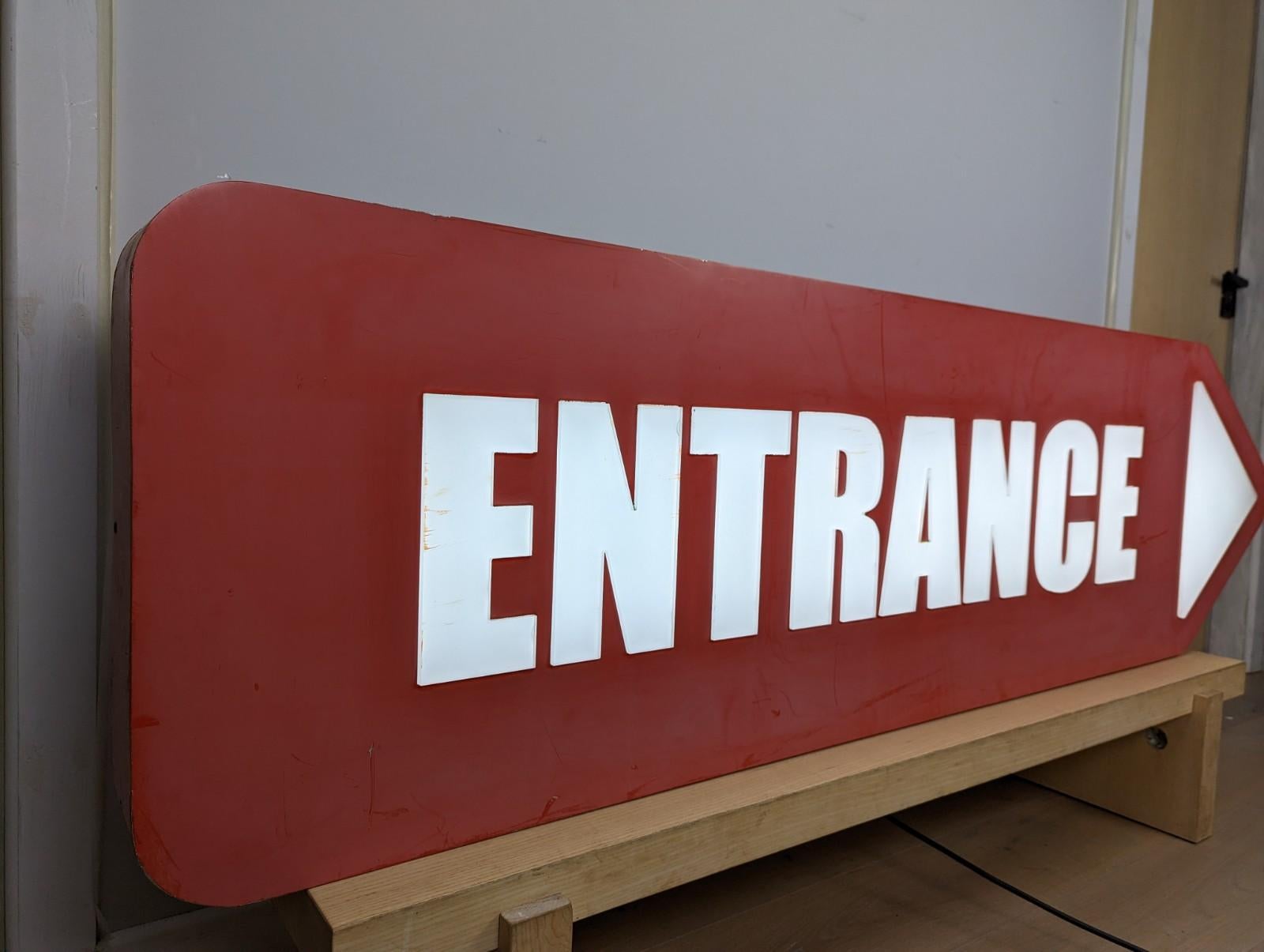 Very large Vintage 'Entrance' Sign For Sale 2