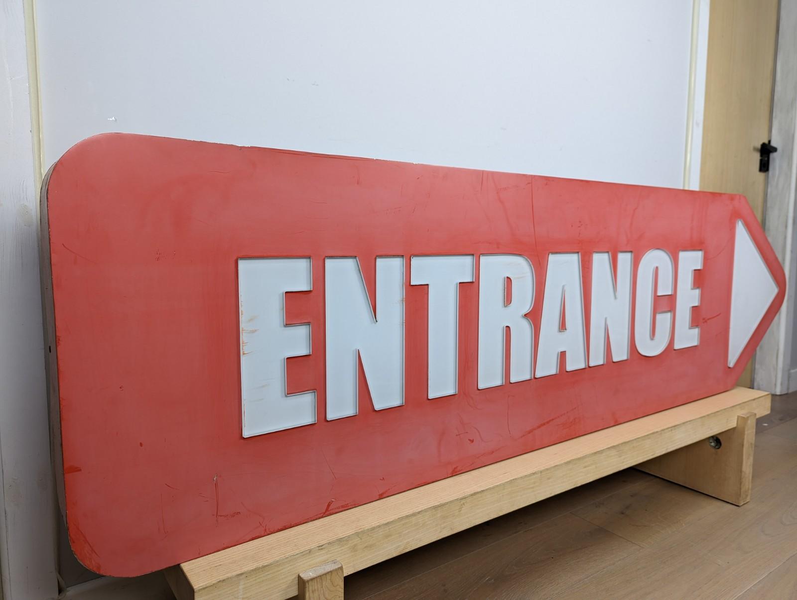 Very large Vintage 'Entrance' Sign For Sale 1