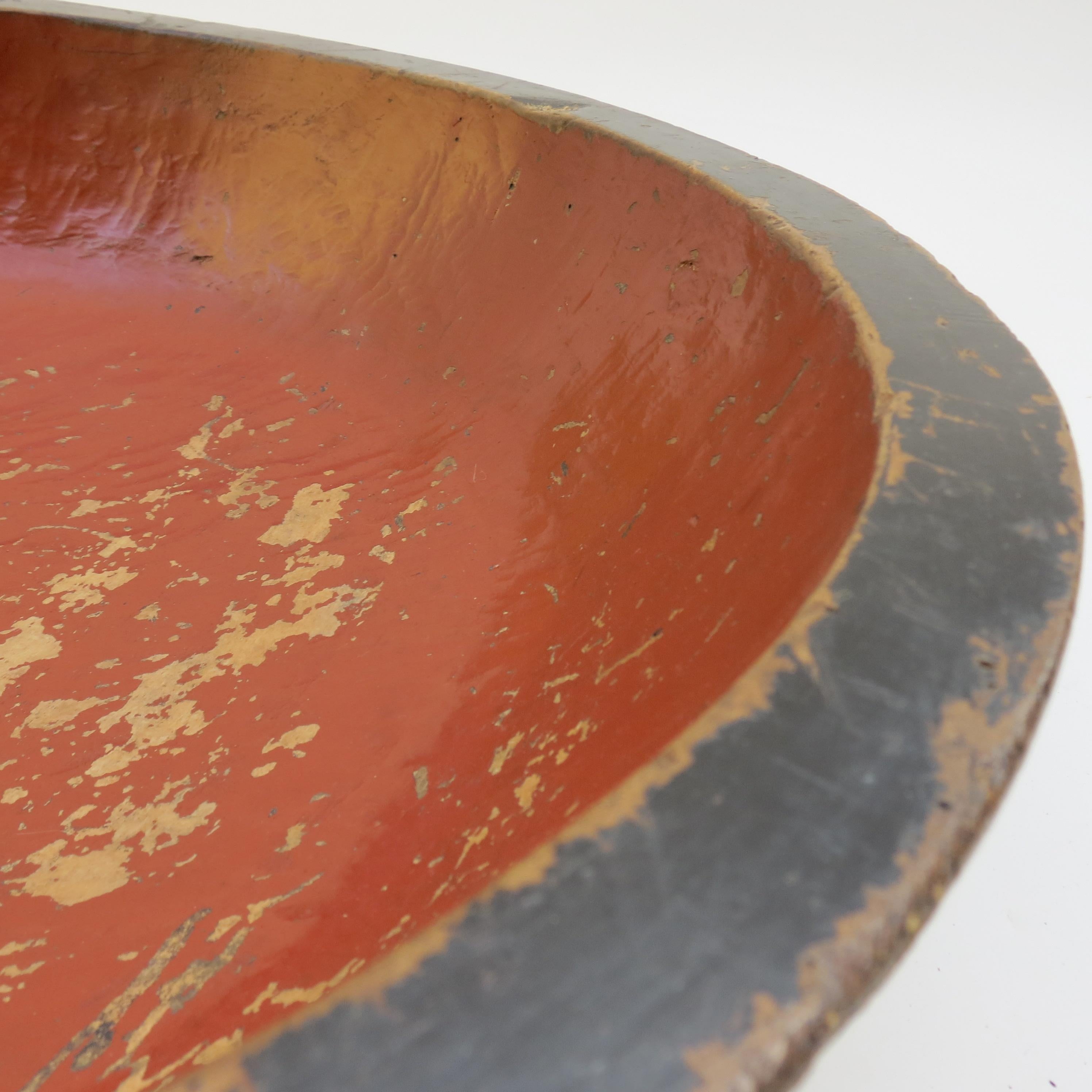 Very Large Vintage Hand Produced Red and Black Lacquered Japanese Bowl In Distressed Condition In Stow on the Wold, GB