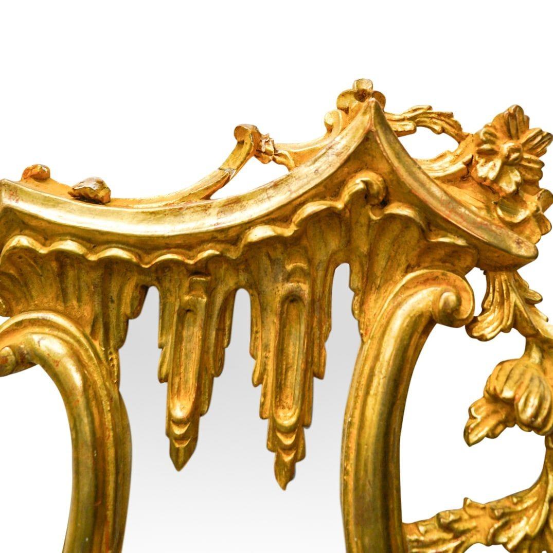 Vintage muy grande  Espejo de madera dorada de la Chinoiserie rococó italiana Italiano en venta