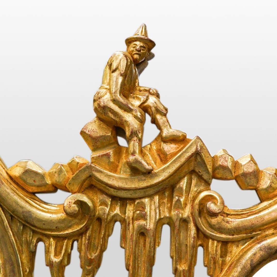 Vintage muy grande  Espejo de madera dorada de la Chinoiserie rococó italiana en Bueno estado para la venta en New York, NY