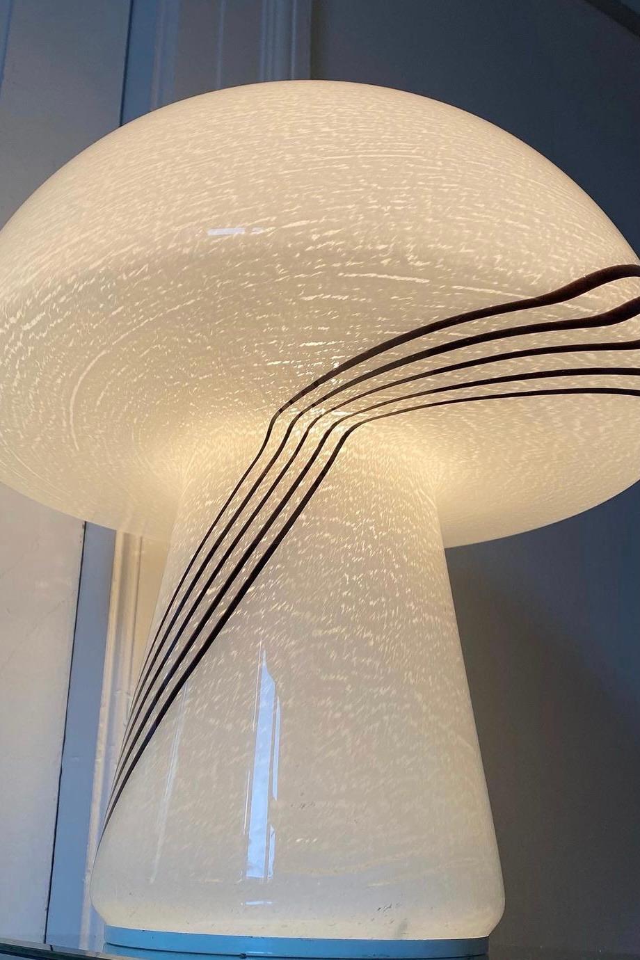 Late 20th Century Very large 1970s vintage Murano mushroom white swirl glass lamp