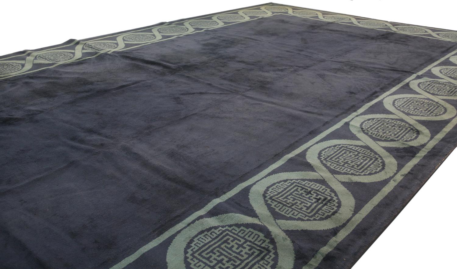 Spanischer Teppich im minimalistischen Design in Mitternachtsblau, 1920-1950 (Wolle) im Angebot