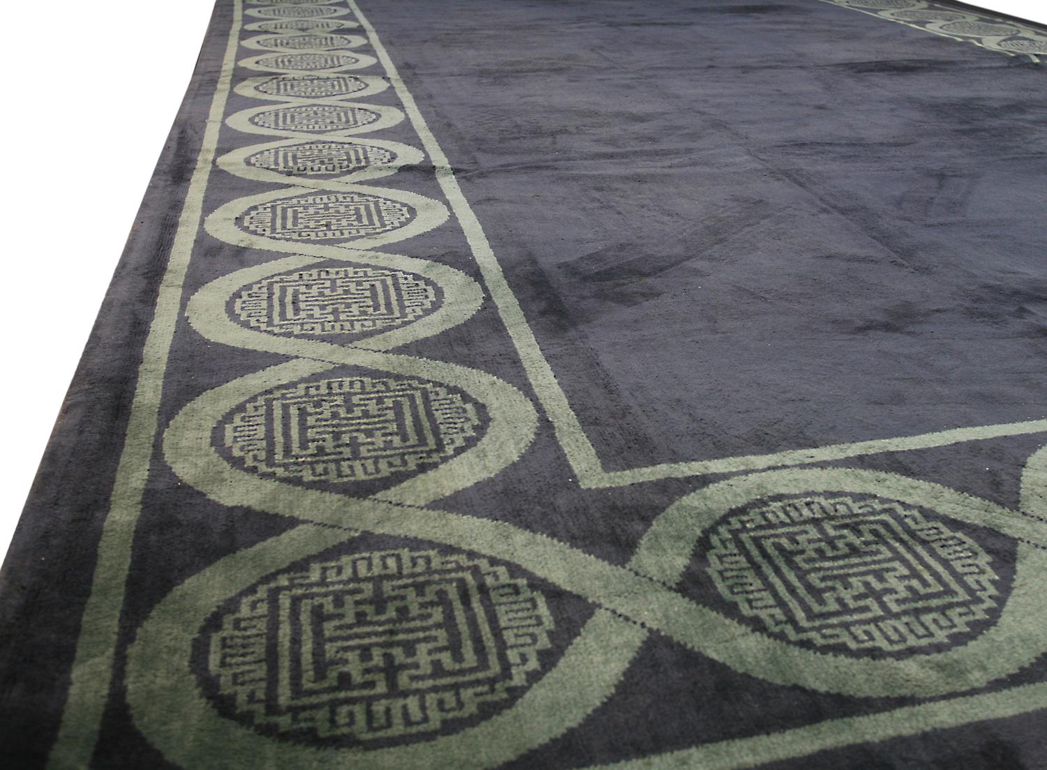Spanischer Teppich im minimalistischen Design in Mitternachtsblau, 1920-1950 im Angebot 1