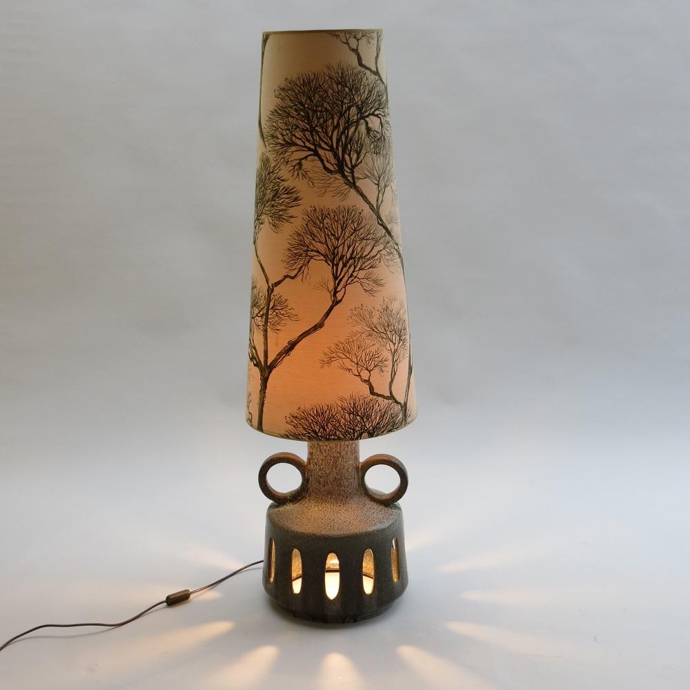 Good quality floor lamp, dating from the 1970s, with ceramic base and original lampshade, very nicely printed with tree decoration.

This lamp has twin bulbs, one is housed in the base which casts a wonderful shadow.

Newly rewired, the lamp is