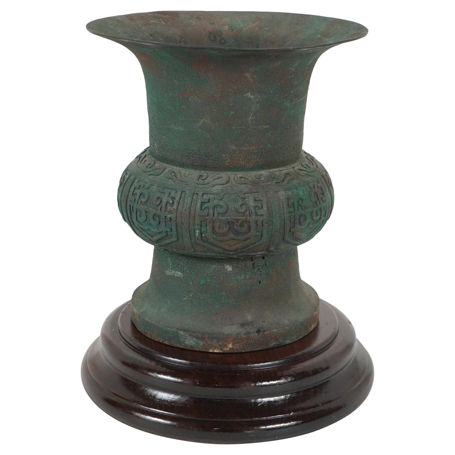 Vase archaïque chinois en bronze coulé de la fin du 18ème et du début du 19ème siècle