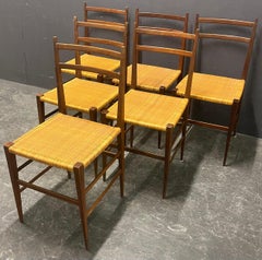 very light and minimalistic set of 6 chiavari chairs