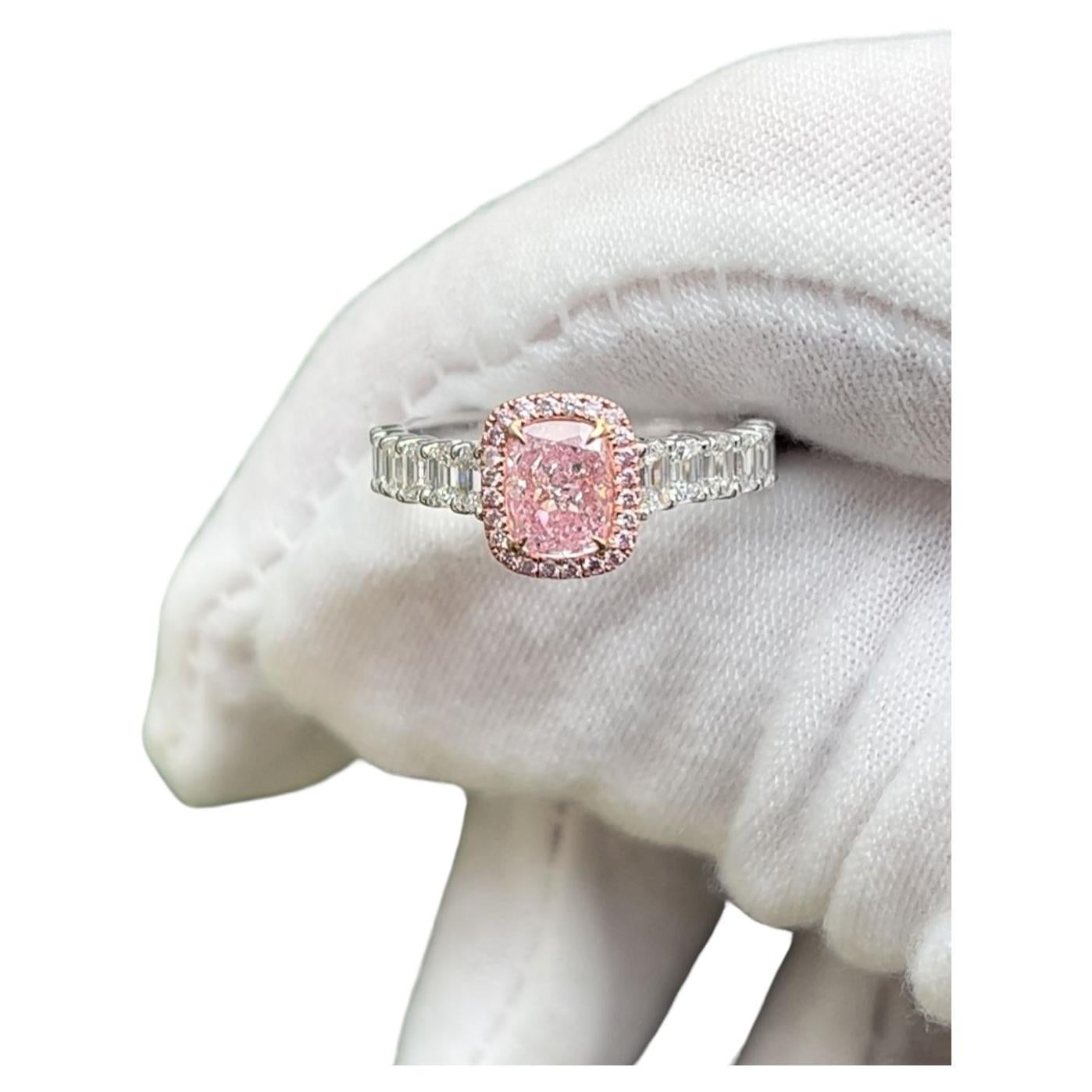 Very Light Pink Diamond Ring 1.03 Ct Type 2a GIA Long Cushion with Emeralds 18K For Sale
