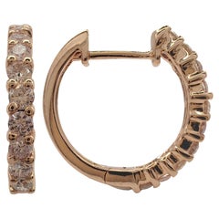 Huggie-Ohrringe aus 18 Karat Roségold mit hellrosa natürlichen Diamanten