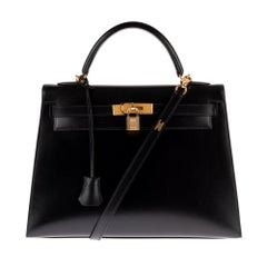 Très limité Sac à main Hermès Kelly sellier 32 avec lanière en veau noir, GHW !