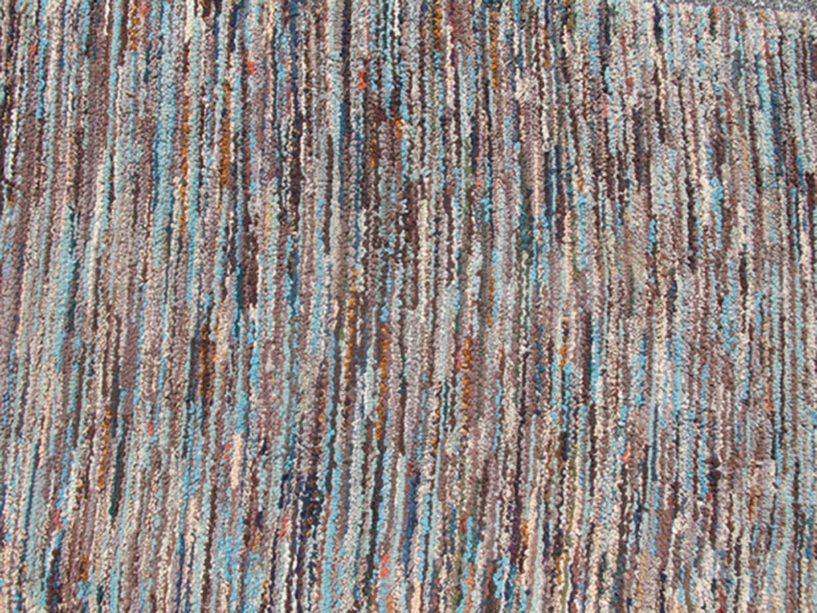 Antiker Hakenläufer mit buntem Muster, Teppich l11-0904, Herkunftsland / Art: Vereinigte Staaten / Gehakt, um 1920.

Dieser antike Läufer hat ein buntes Streifendesign. Der Teppich wurde mit einem Haken gewebt, und die Vielfalt der Farben verleiht