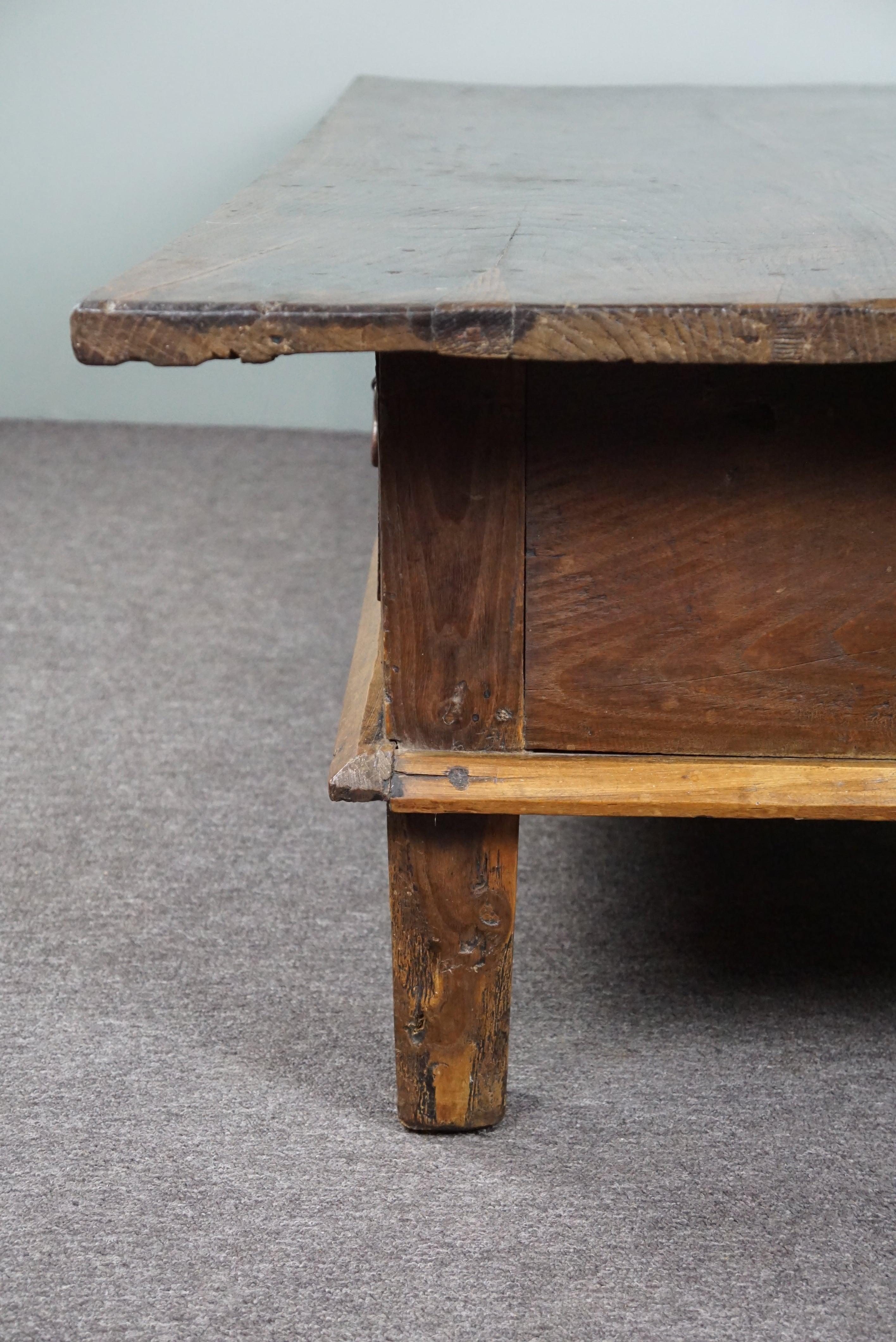 Very long antique solid oak South European coffee table, late 18th century For Sale 7