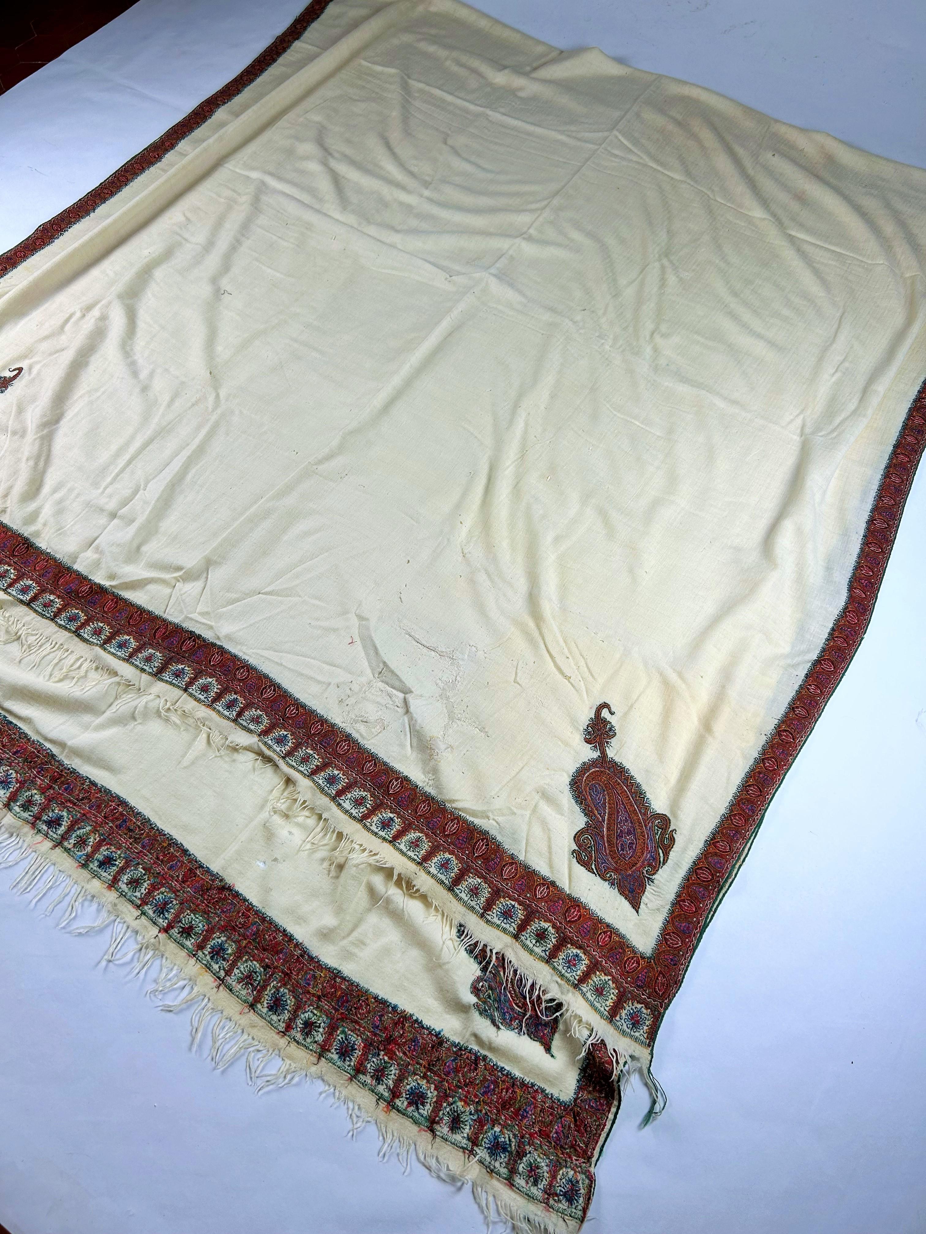 Very long Cashmere Pashmina shawl with Amlikar embroidery - India Circa 1880 For Sale 7