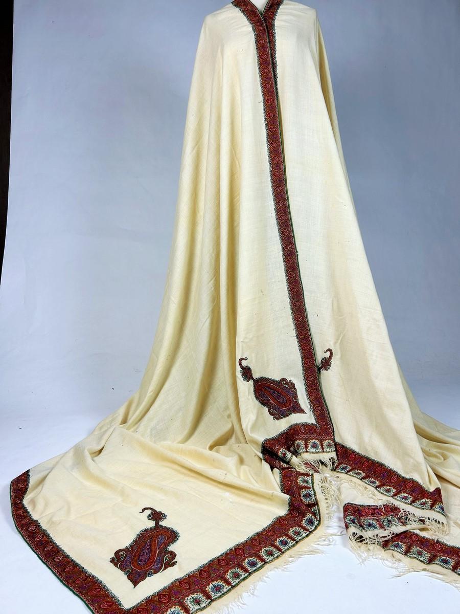 Very long Cashmere Pashmina shawl with Amlikar embroidery - India Circa 1880 For Sale 9