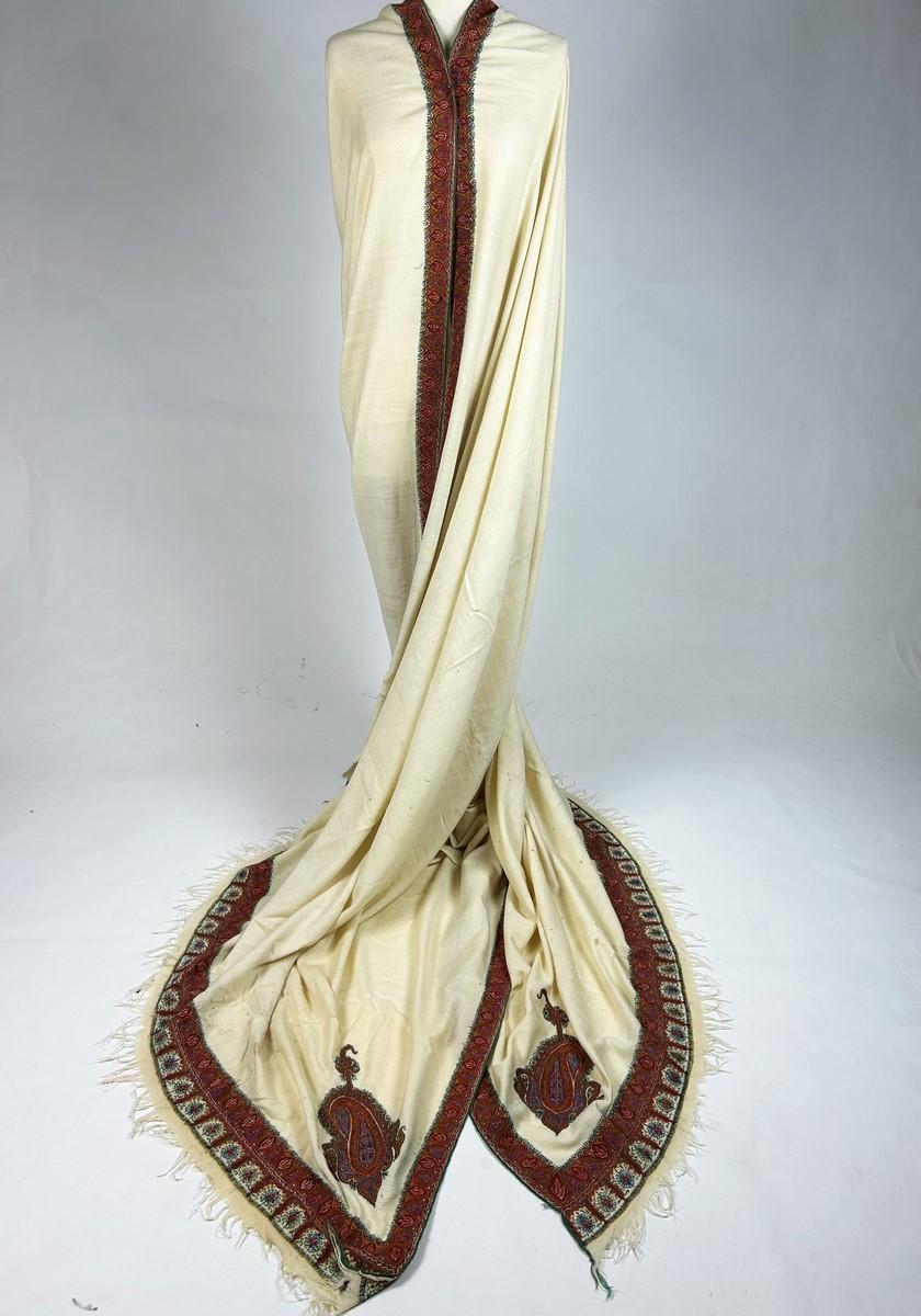 Very long Cashmere Pashmina shawl with Amlikar embroidery - India Circa 1880 For Sale 11