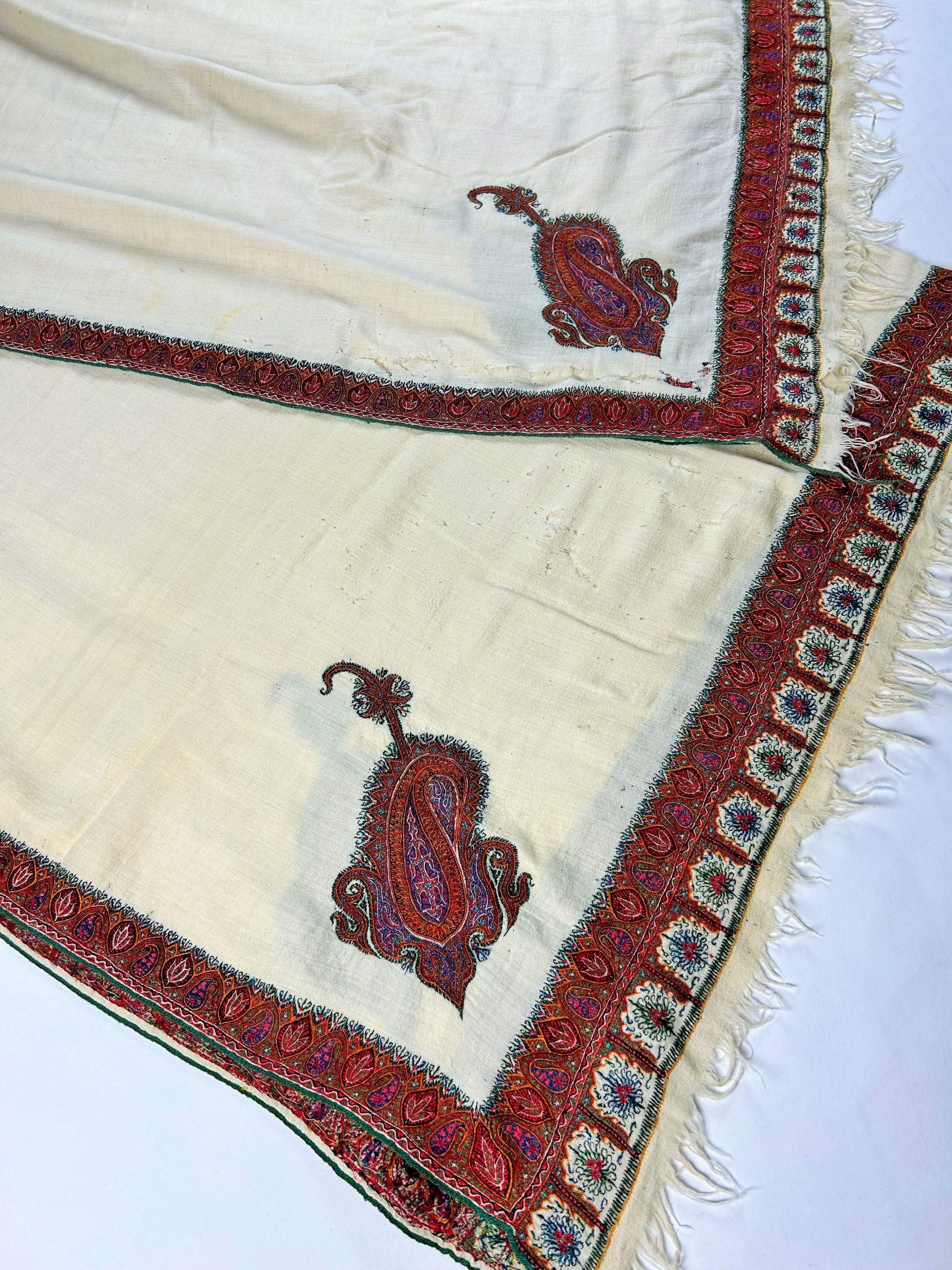 Women's or Men's Very long Cashmere Pashmina shawl with Amlikar embroidery - India Circa 1880 For Sale