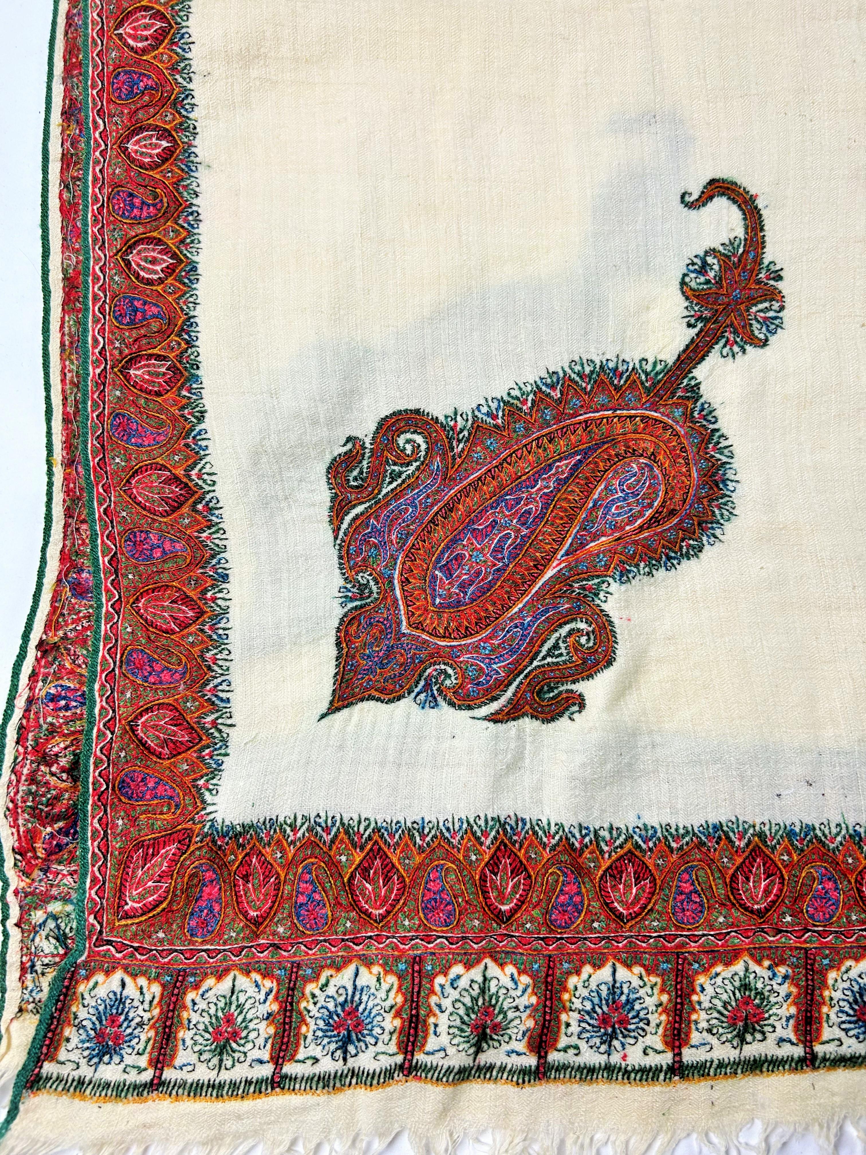 Very long Cashmere Pashmina shawl with Amlikar embroidery - India Circa 1880 For Sale 1