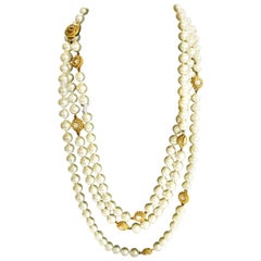 Very long CHANEL PEARL SAUTOIR made by with 11 rosettes, gold plated