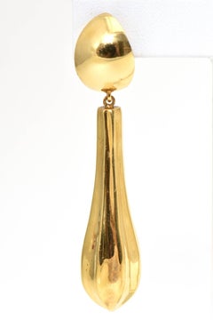 Pendientes colgantes muy largos de oro en forma de lágrima