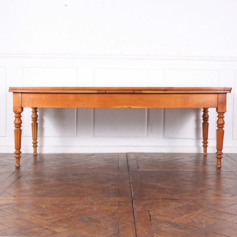 Very long French 19th century cherrywood draw-leaf table that when fully extended will seat 18 people. Nice colour and patina; elegant turned tapering reeded legs. Rare to find extending to this length and desirable in cherry. C. 1880

78.5″ wide x