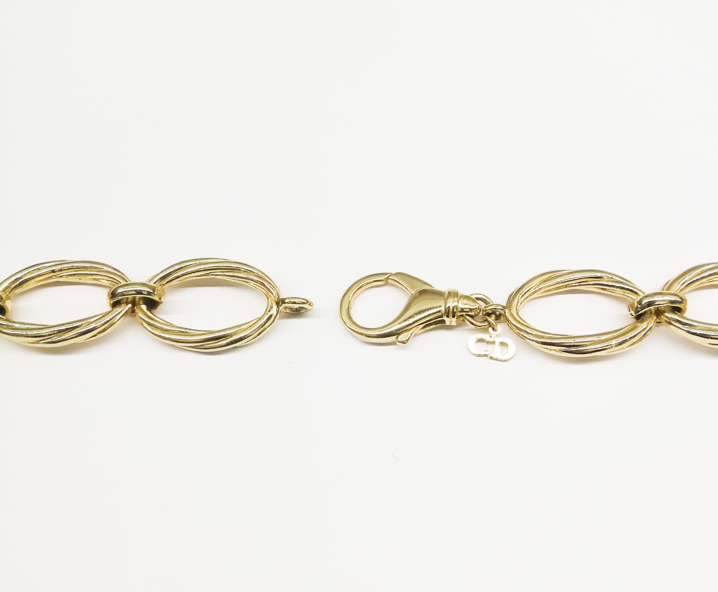 Très long collier à chaîne en métal doré et plastique, Christian Dior, années 1980 en vente 4