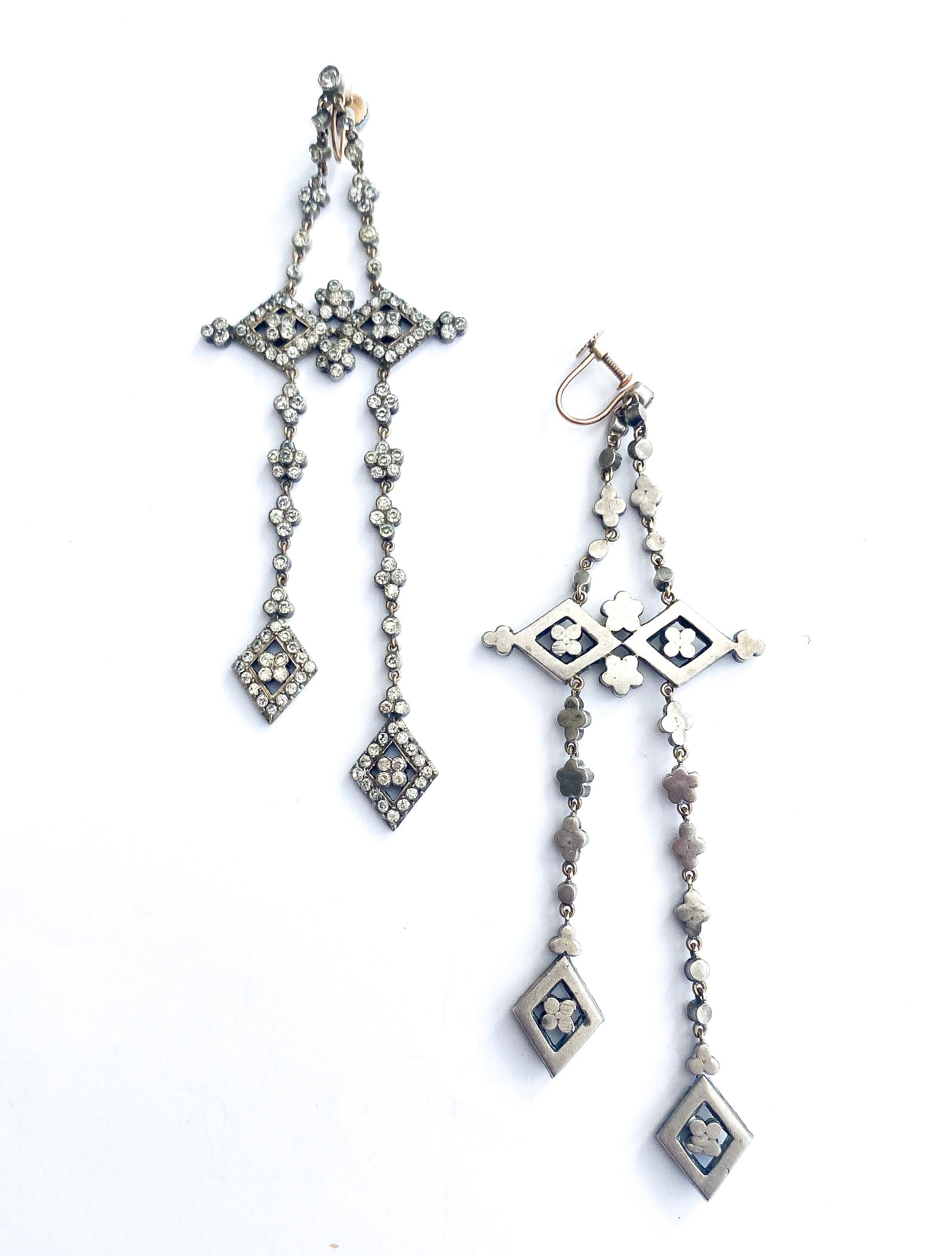 Very long gold, silver and clear paste articulated drop earrings, French, 1920s For Sale 5