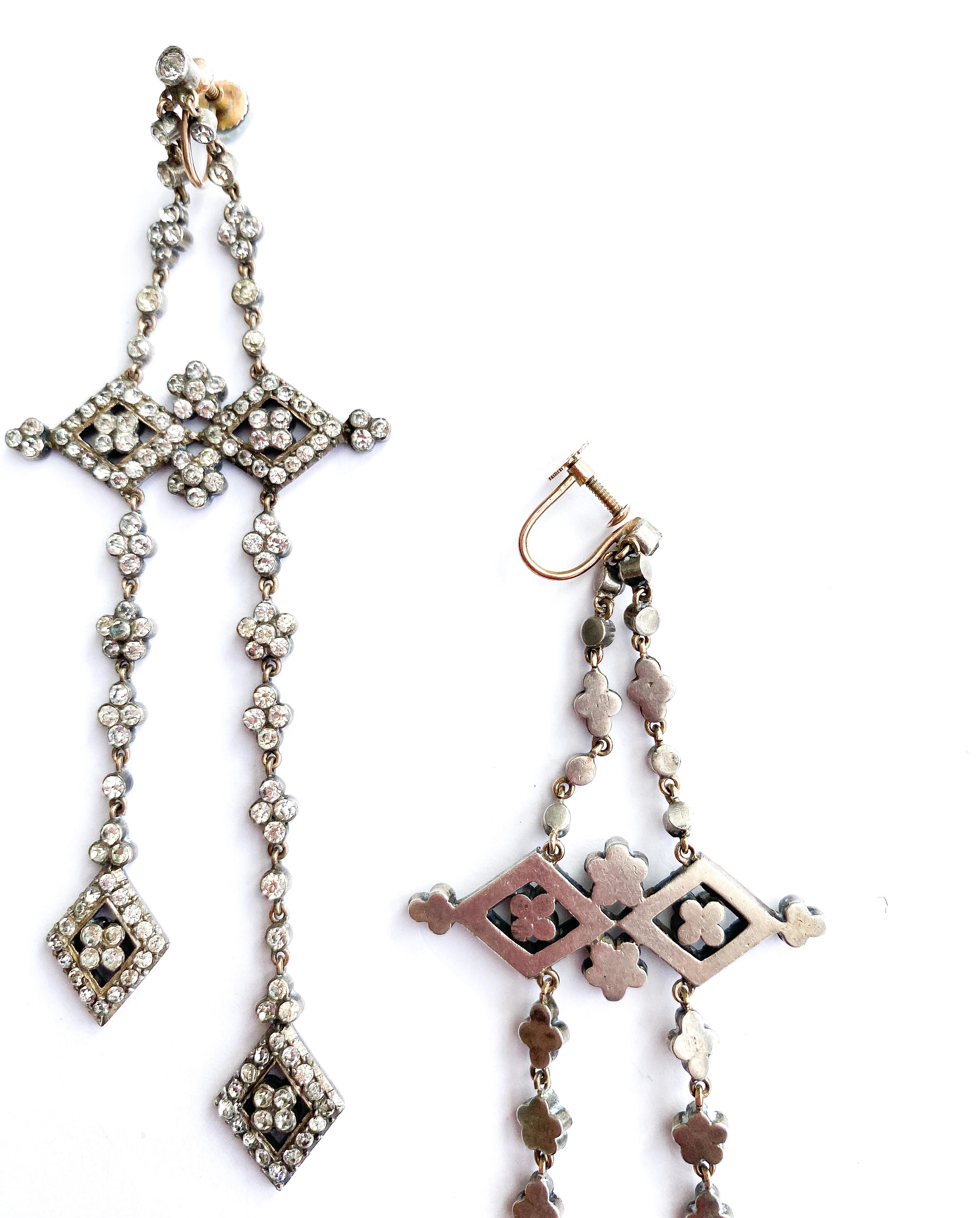 Very long gold, silver and clear paste articulated drop earrings, French, 1920s For Sale 6