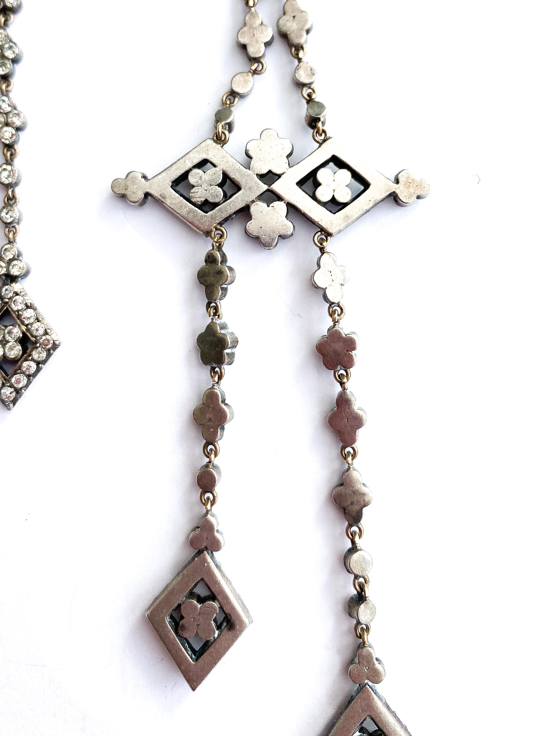 Very long gold, silver and clear paste articulated drop earrings, French, 1920s For Sale 7