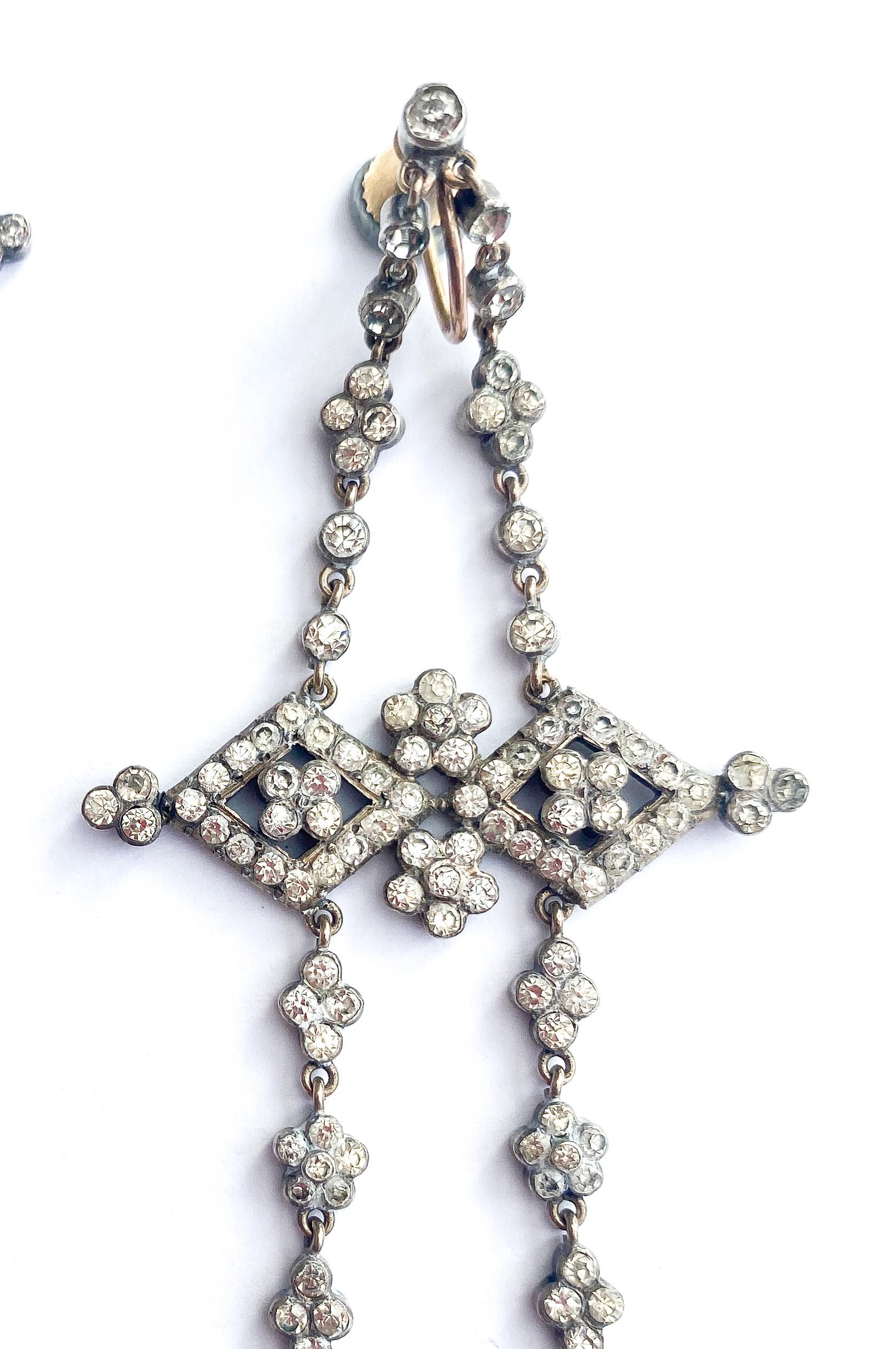 Very long gold, silver and clear paste articulated drop earrings, French, 1920s For Sale 1