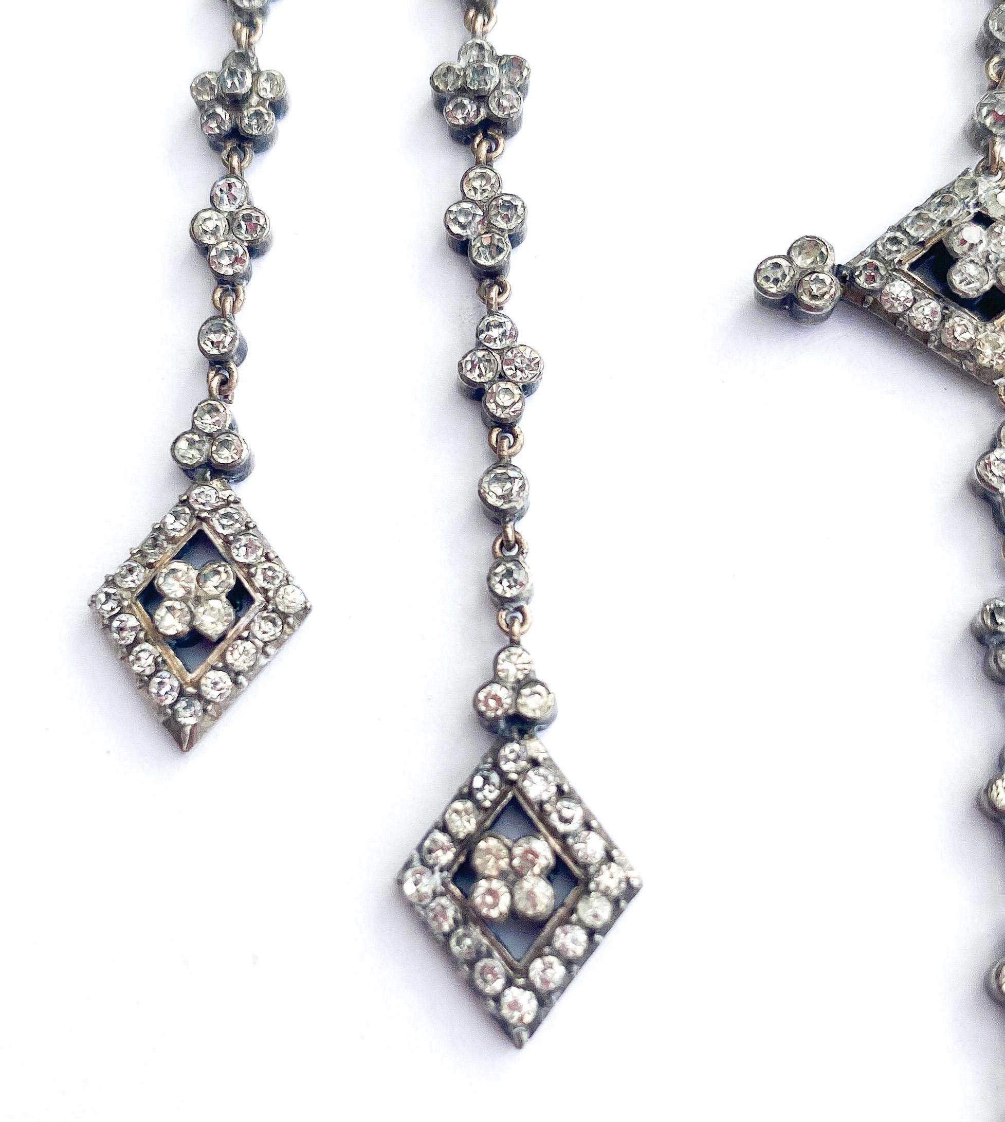 Very long gold, silver and clear paste articulated drop earrings, French, 1920s For Sale 4